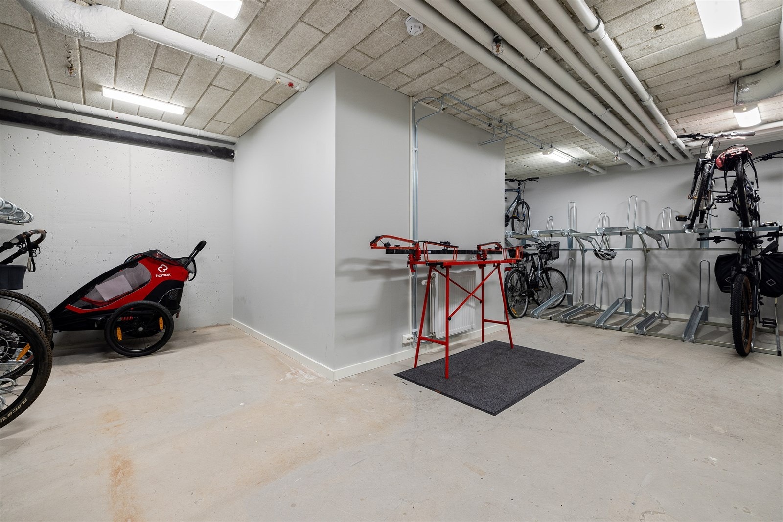 I kjelleren er det egen sykkel- og smørebod Galleribilde