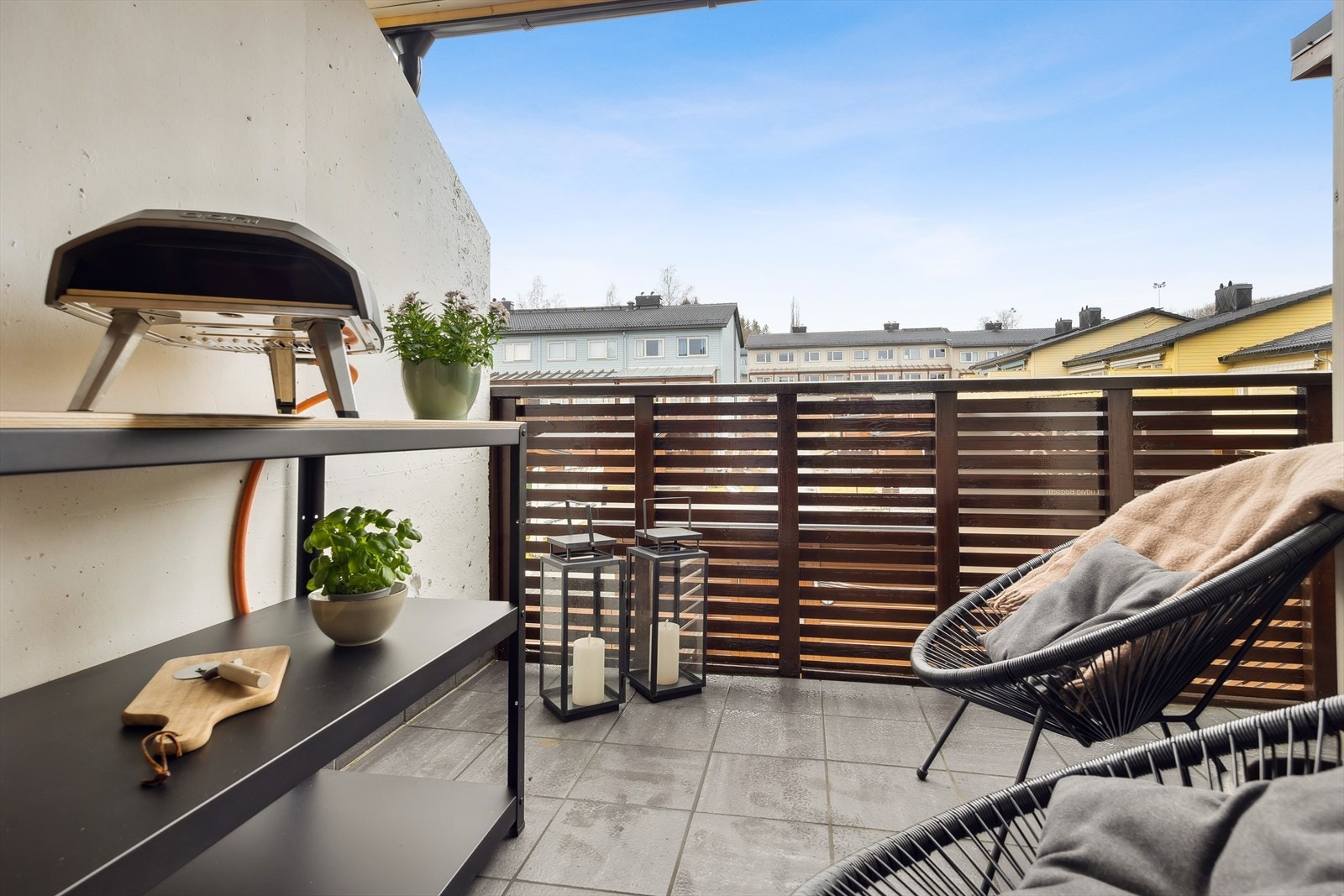 Balkongen er på 6 m² og har plass til litt møblement og en liten grill. Galleribilde