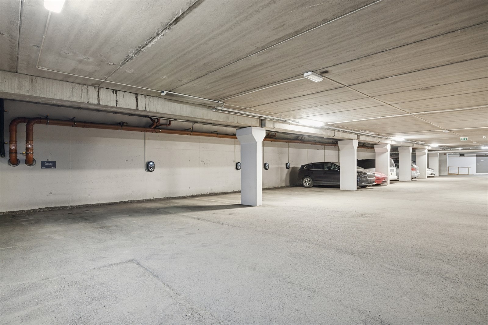 Leiligheten medfølger garasjeplass med tilhørende el-billader. Galleribilde