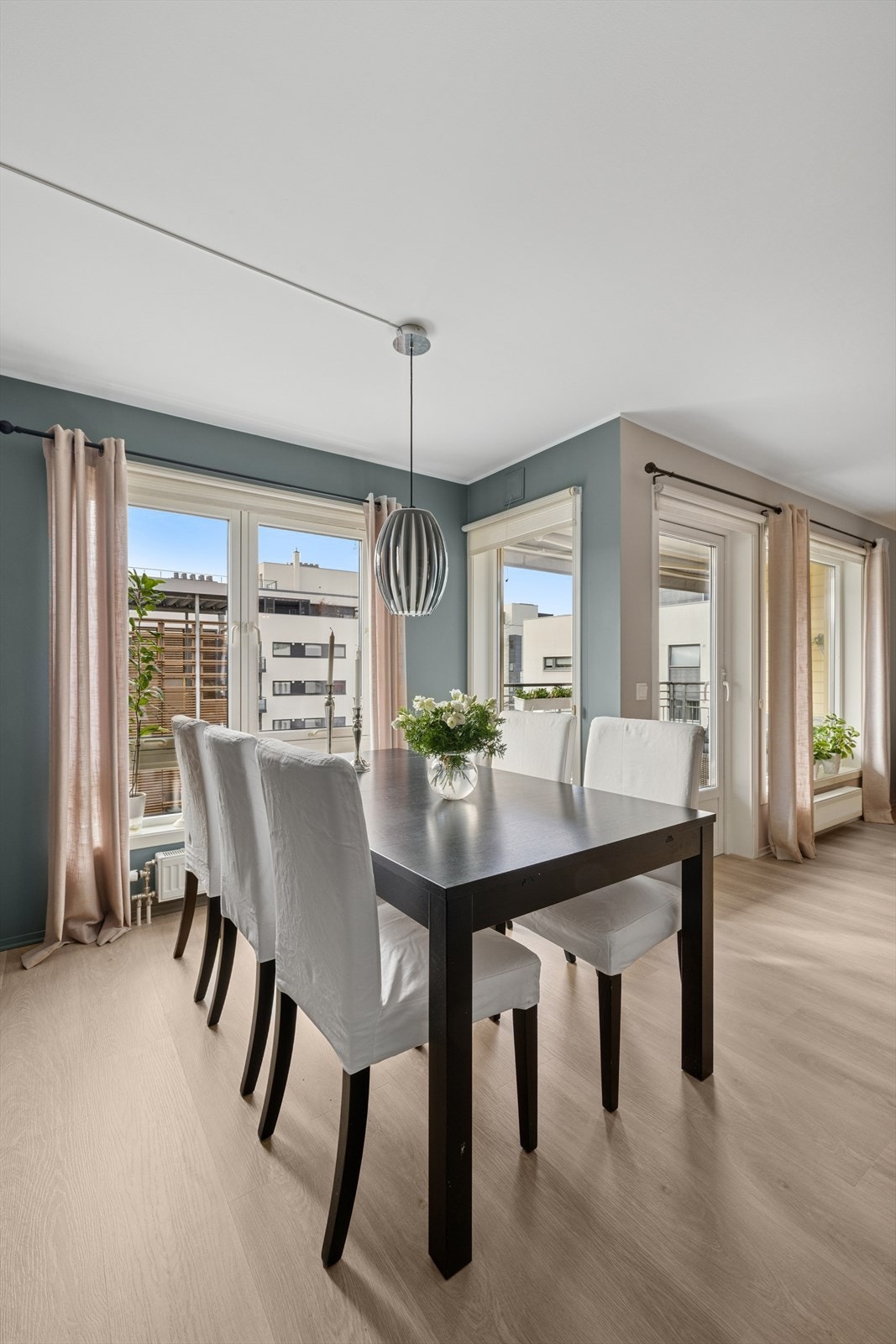 Her kan man nyte en god middag med venner og familie. Galleribilde