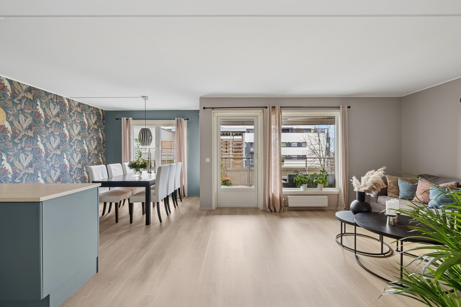 Dette er en lys og innbydende 3-roms selveierleilighet med attraktiv intern beliggenhet på Løren. Galleribilde