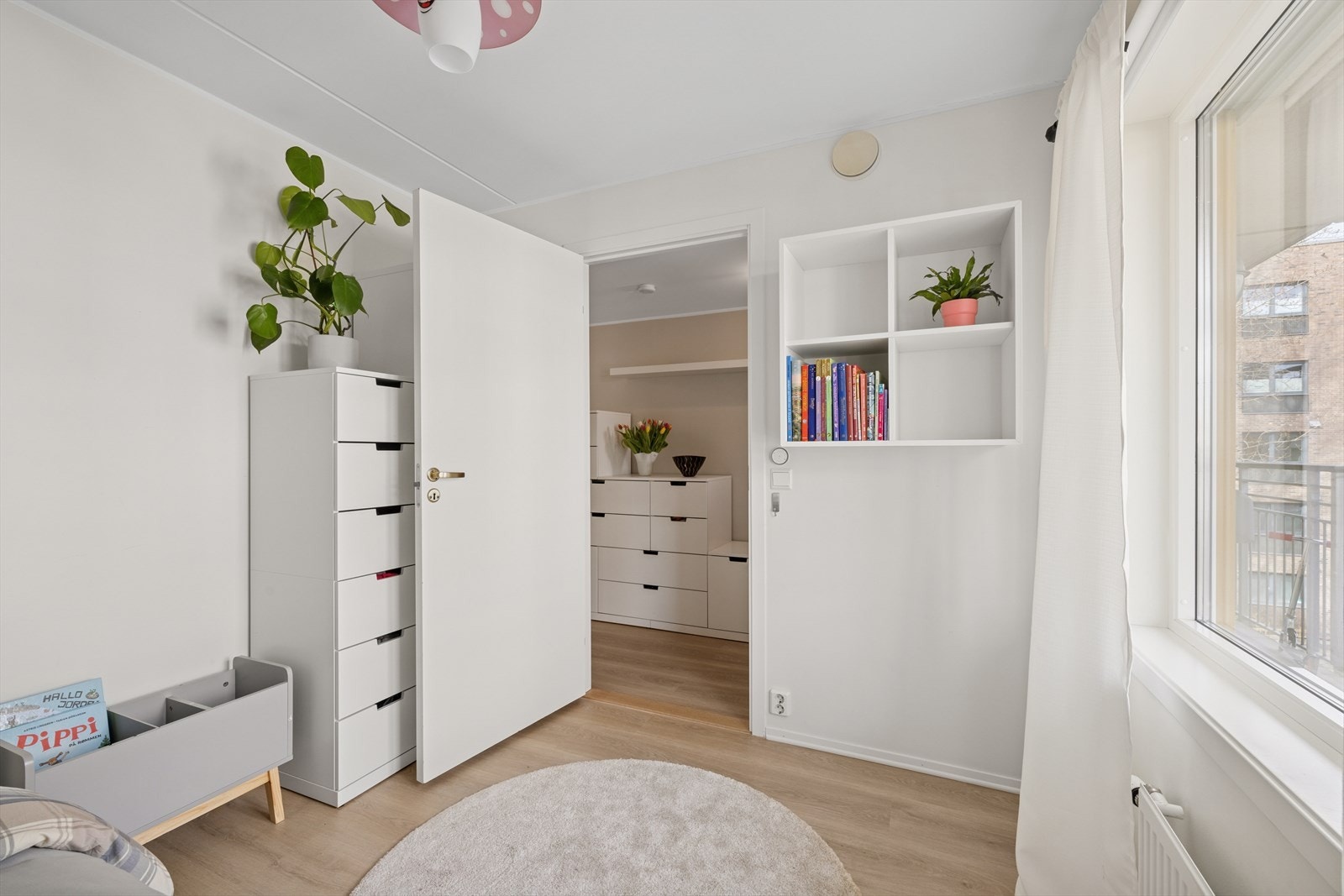 Begge soverommene vender mot rolige omgivelser som sikrer deg en god nattesøvn. Galleribilde