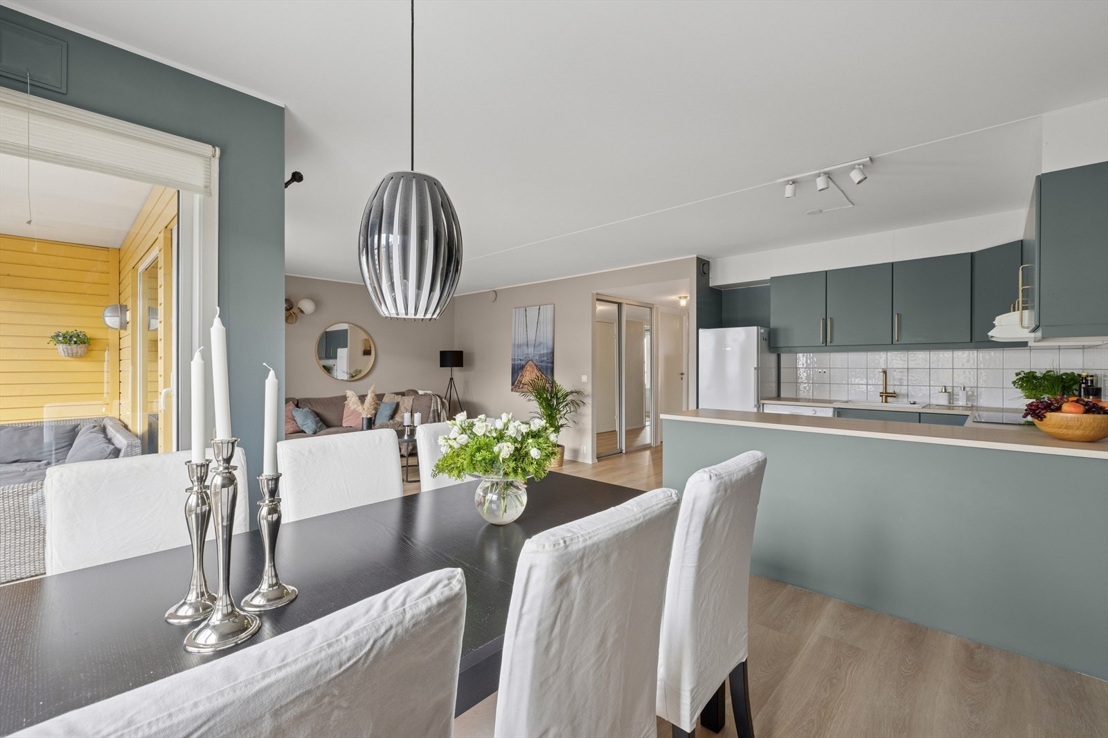 Det er heisadkomst til boligens etasjeplan. Galleribilde