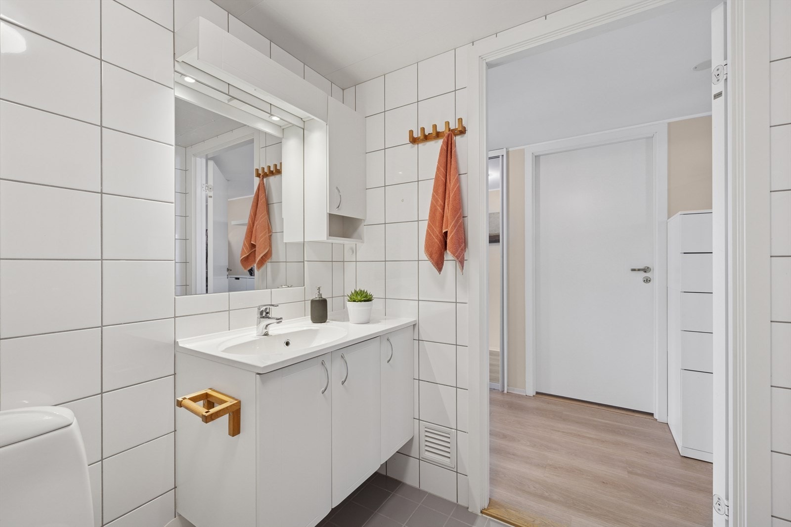 Det er vannbåren varme på baderommet. Galleribilde