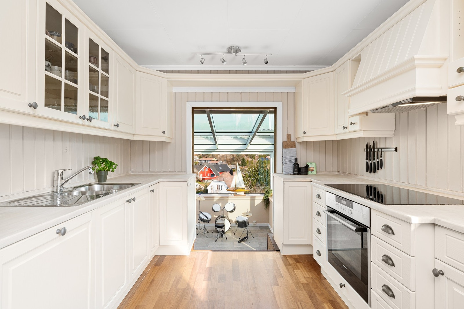 Kjøkken med gjennomgang til vinterhagen Galleribilde