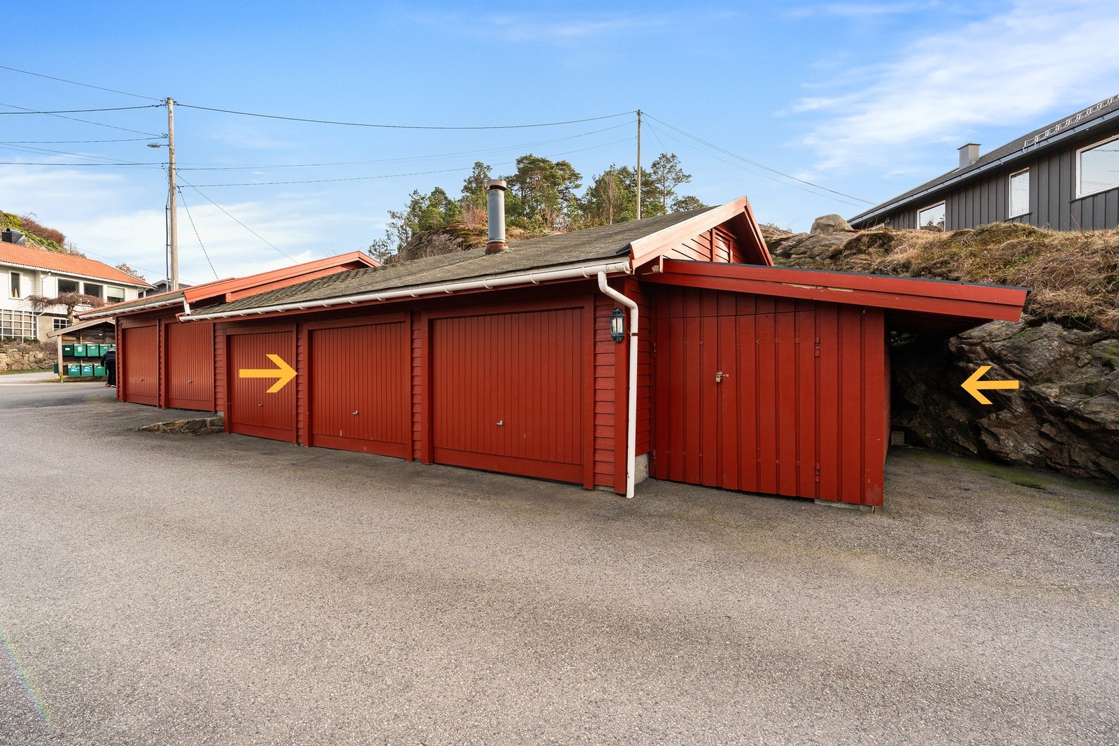 Dobbel garasje i rekke med bod Galleribilde