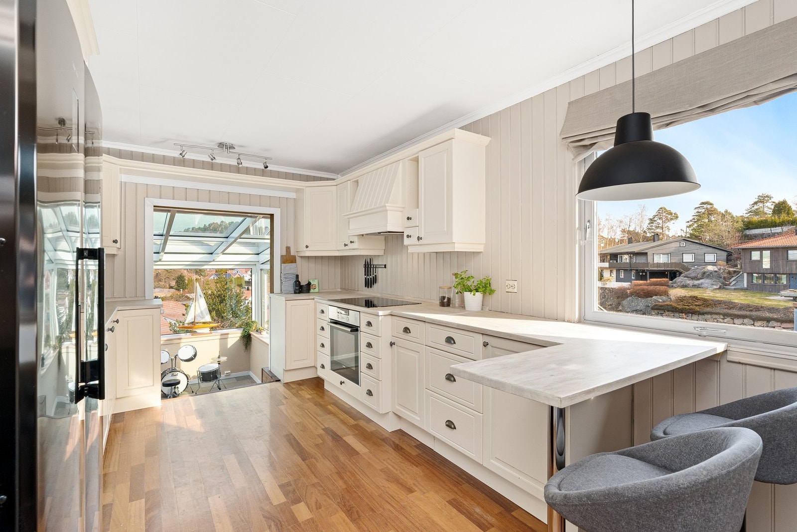 Kjøkken med gjennomgang til vinterhagen Galleribilde