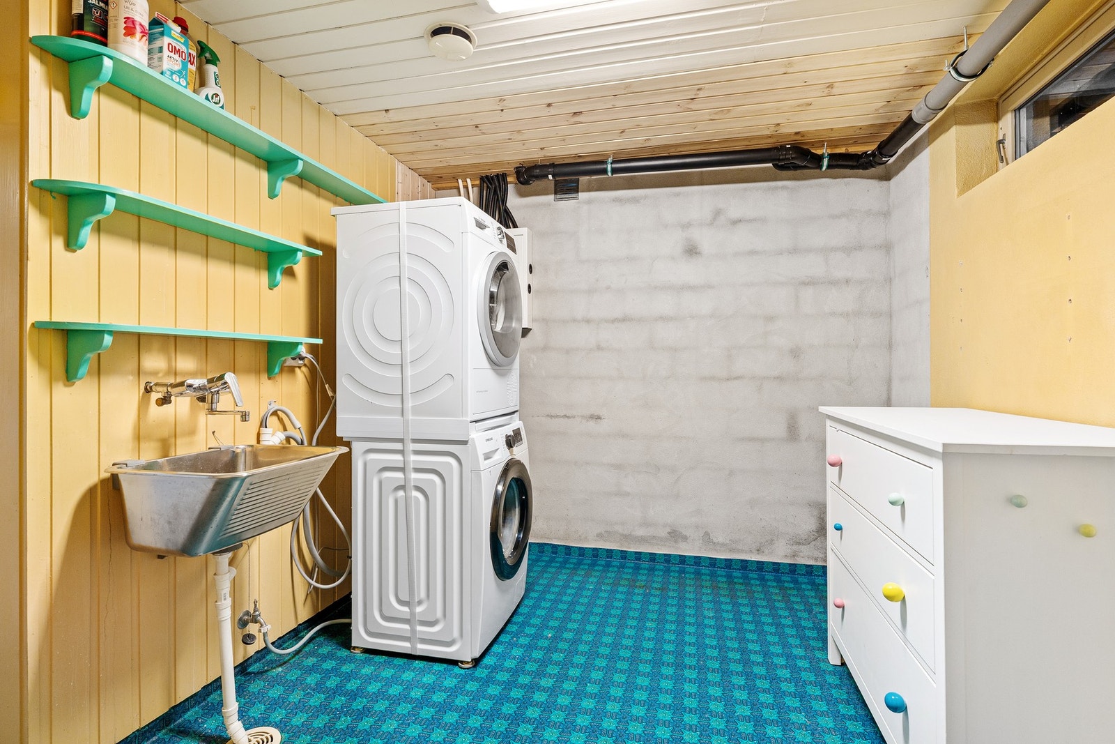 Enkelt og praktisk vaskerom Galleribilde