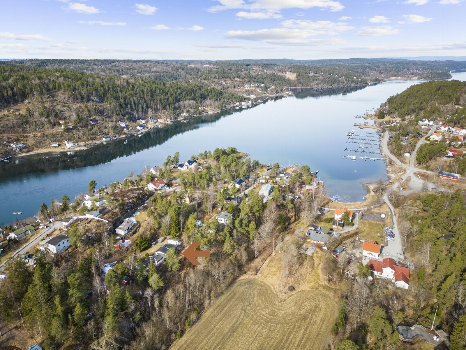En liten rusletur fra hytta ligger marina, fine kyststier og flotte strender. Galleribilde