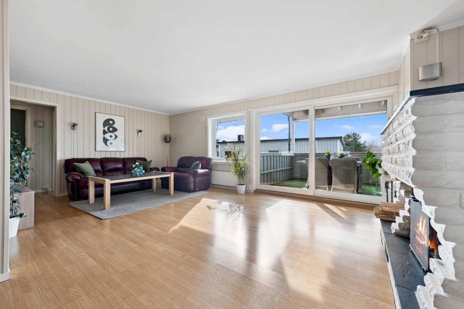 Store vindusflater gir god med lys inn! Galleribilde