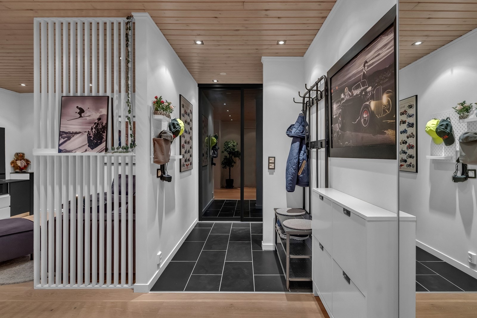 Entré. Det er også tilgang til tre eksterne boder for oppbevaring. Galleribilde