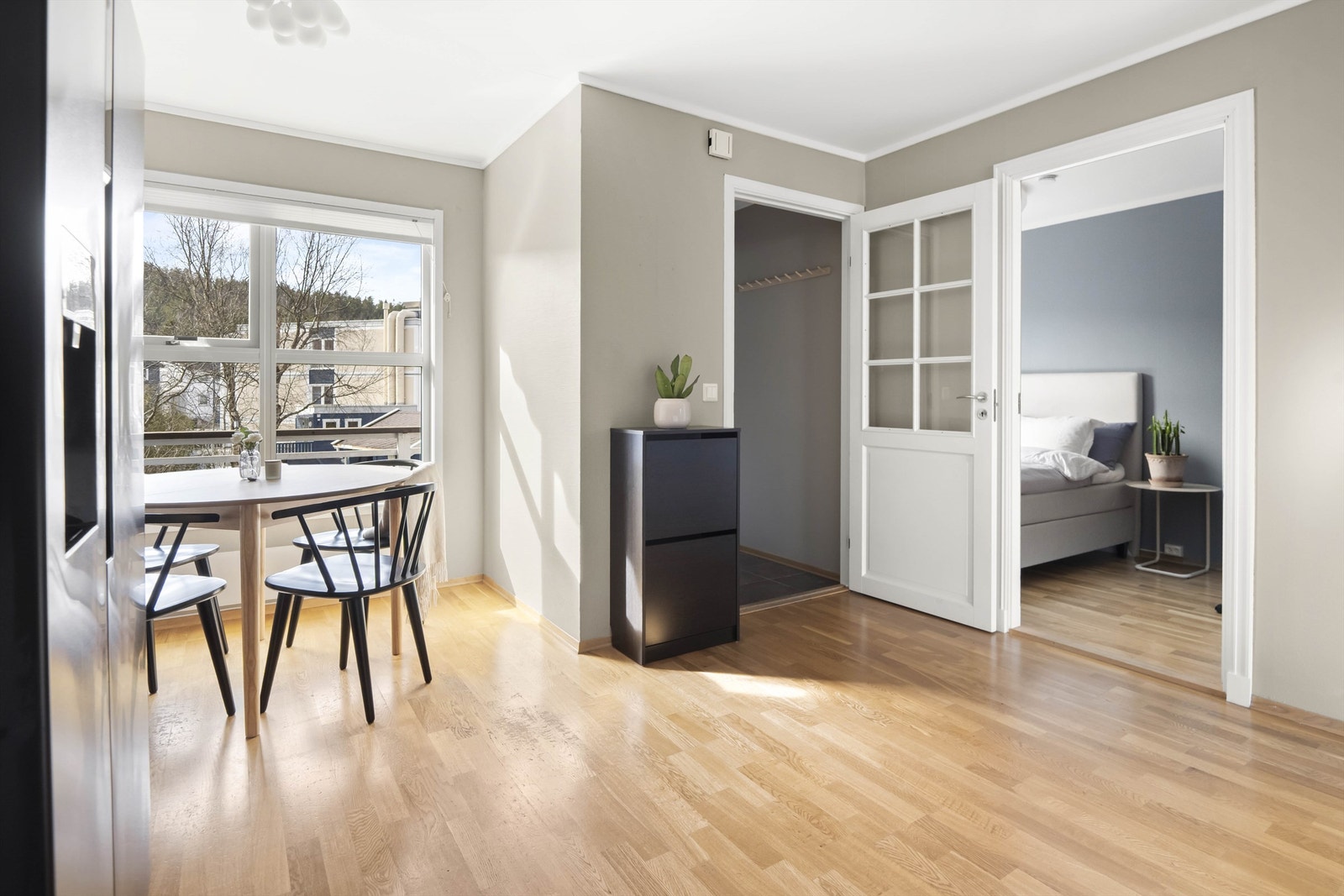 På kjøkkenet er det for øvrig god plass for spisebord Galleribilde