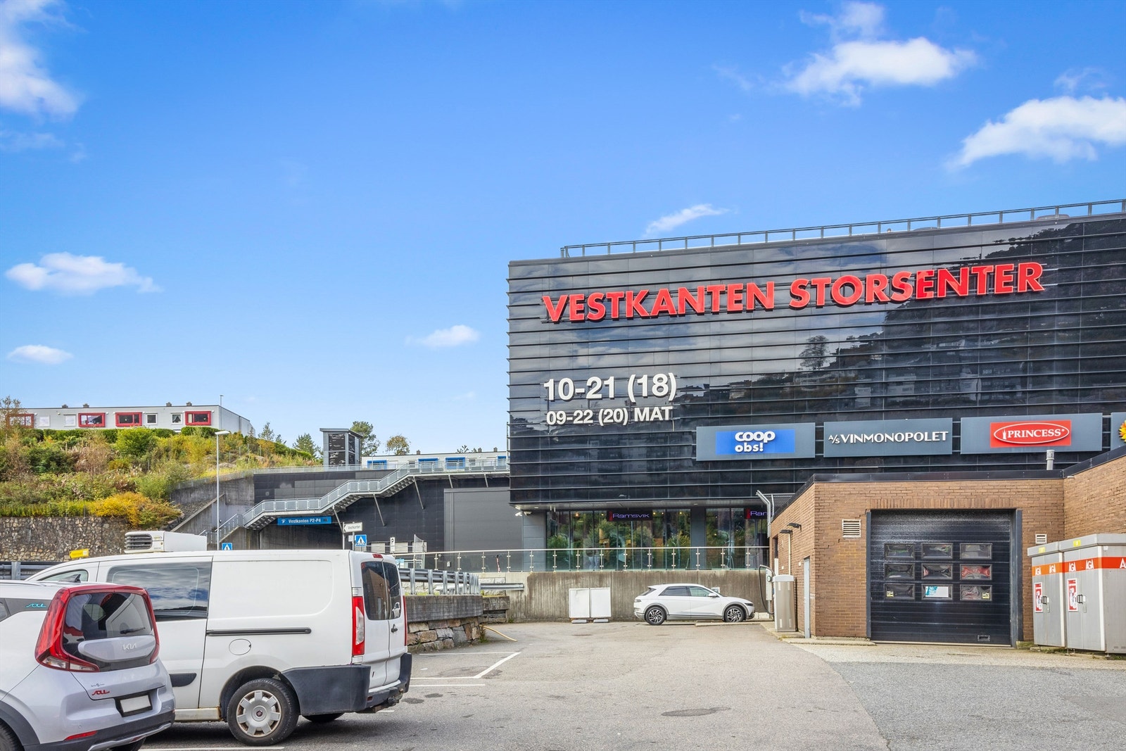 Vestkanten Storsenter er kun 6.min unna, her har du alt du skulle trenge av butikker og servicetilbud. Galleribilde