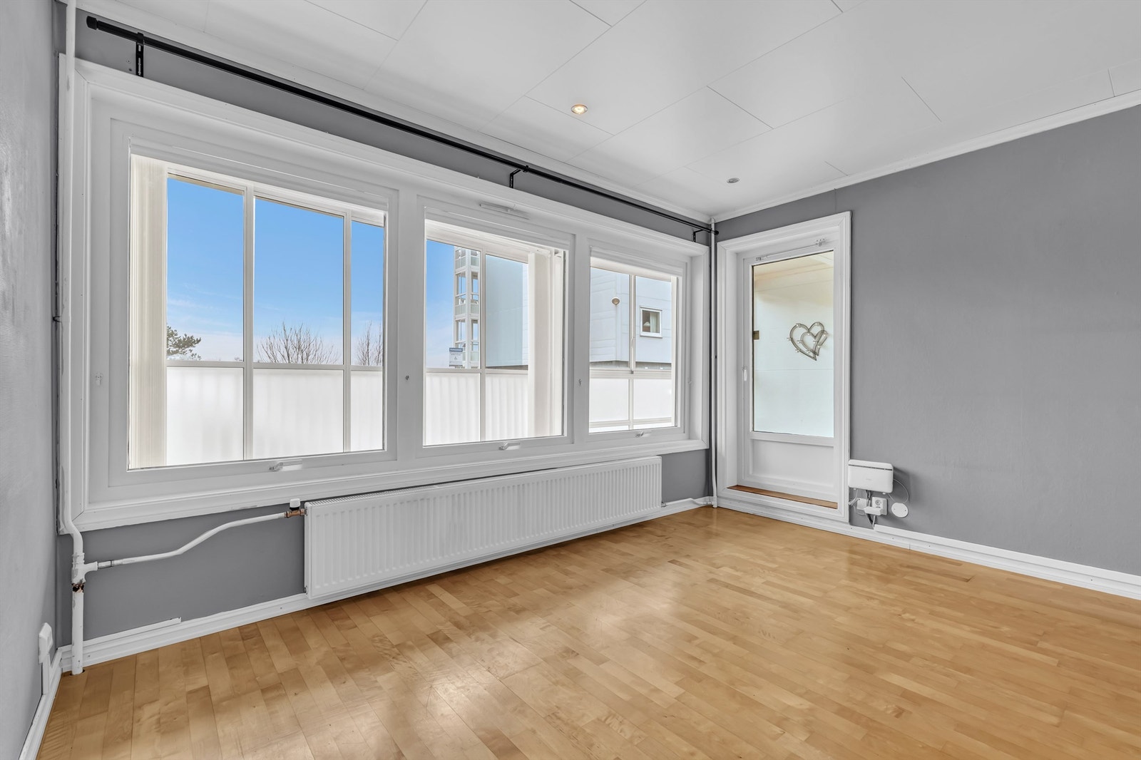 Gode solforhold og store vindusflater som slipper inn rikelig med dagslys. Galleribilde