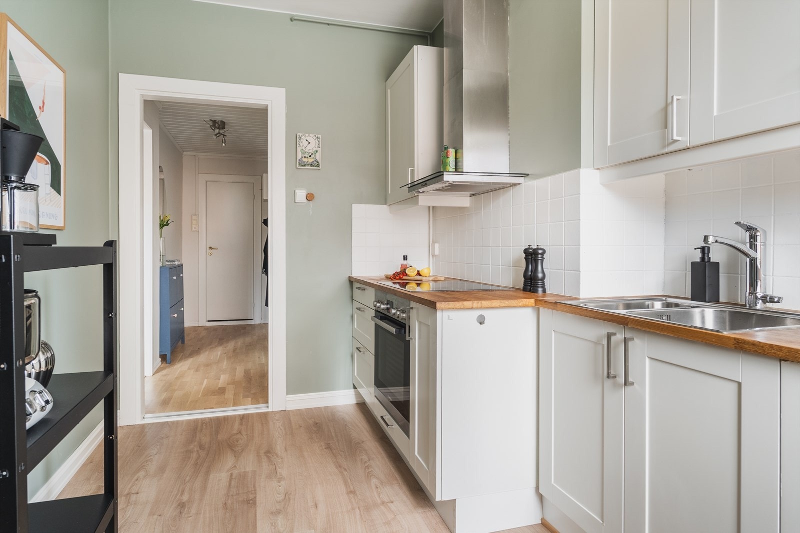 Separat kjøkken med adkomst fra entrè Galleribilde