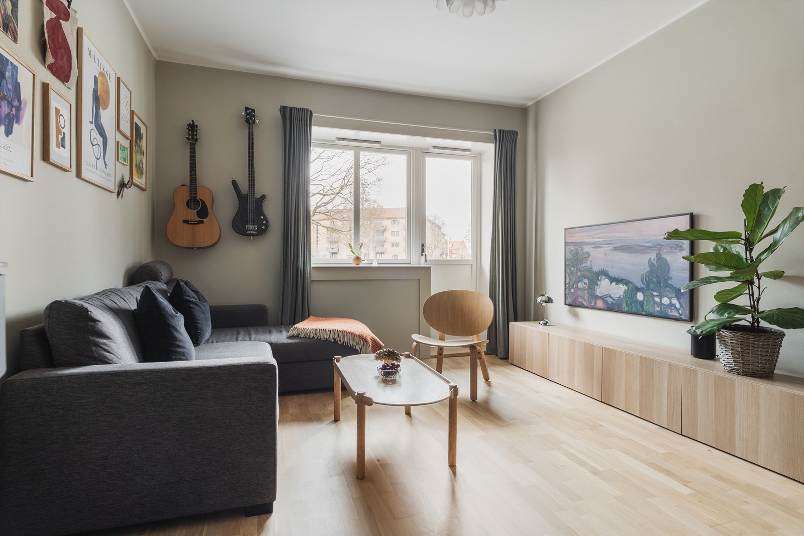 I 2024/2025 ble vegger i stue, soverom og bod malt Galleribilde