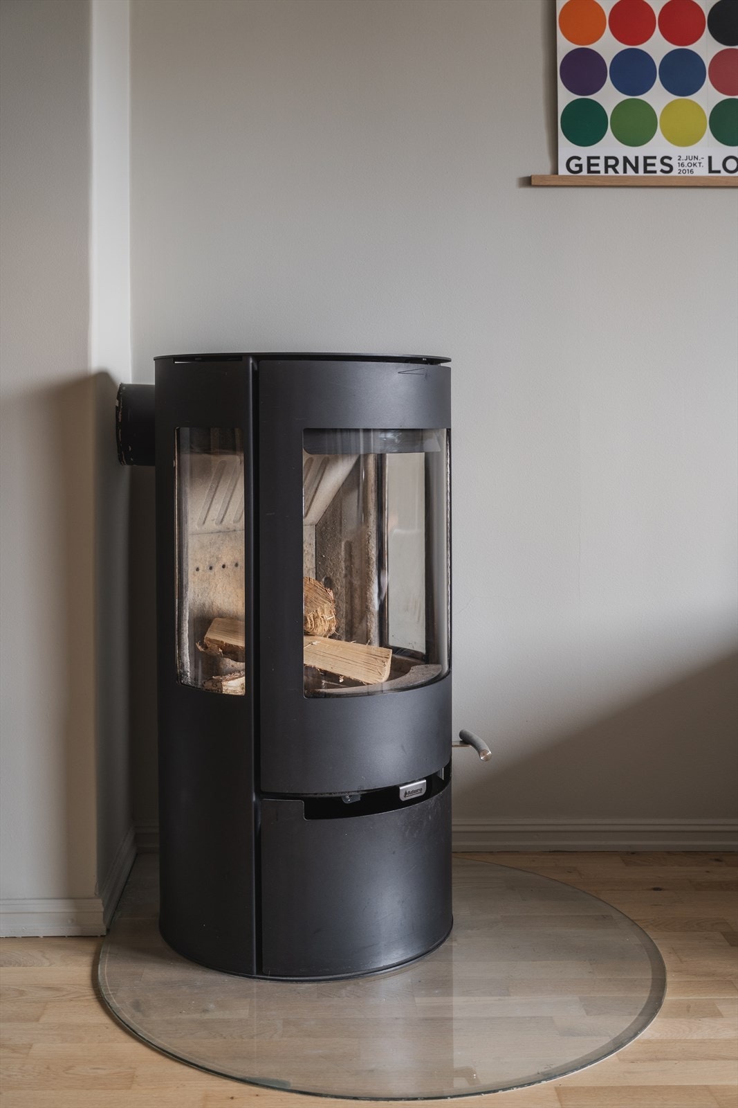 Deilig peis som avgir masse kos og varme til hele leiligheten Galleribilde