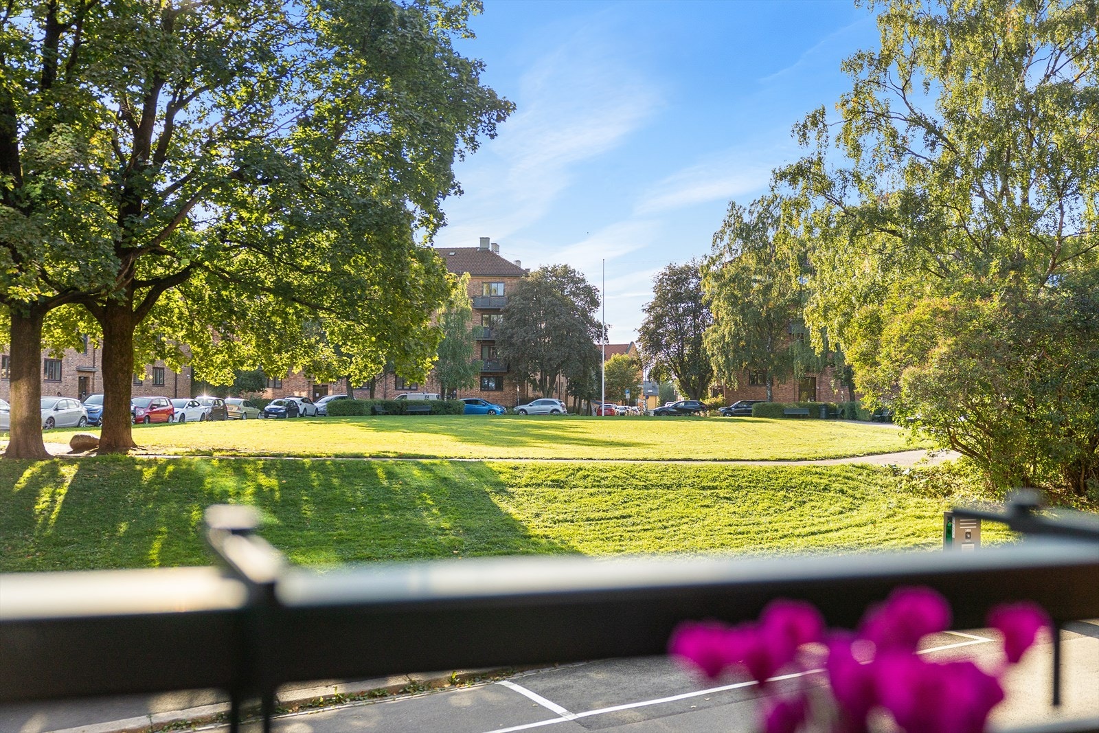 Telemarksvingen 12 har en svært attraktiv beliggenhet på Kampen med Normannsparken som nærmeste nabo Galleribilde