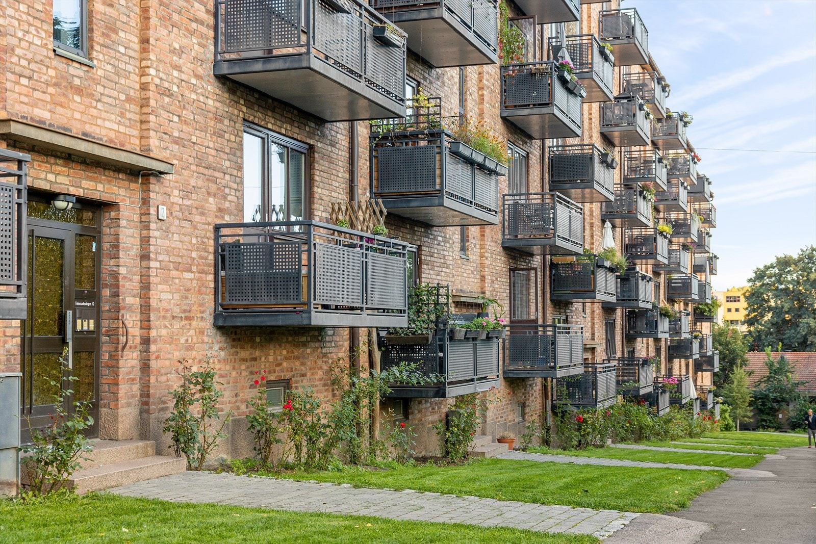 Leiligheten ligger i høy 1. etasje uten innsyn Galleribilde