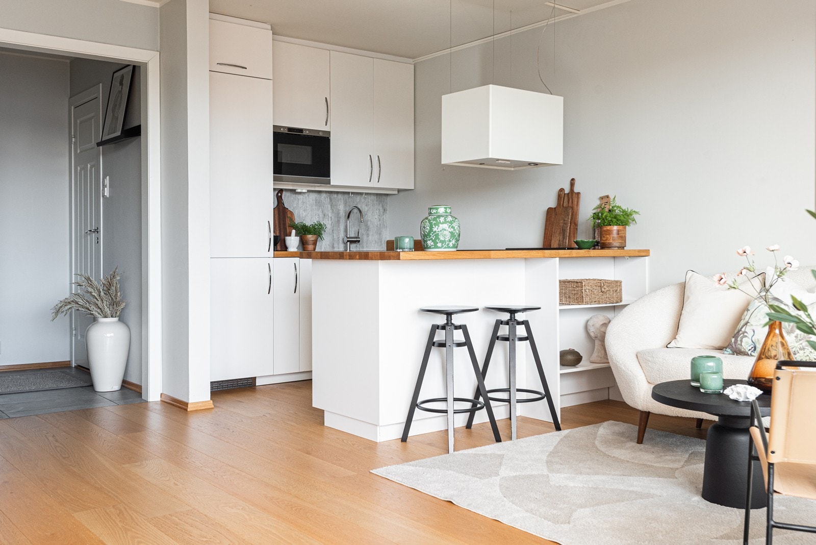 Delikat og praktisk kjøkken med opplegg for oppvaskmaskin Galleribilde