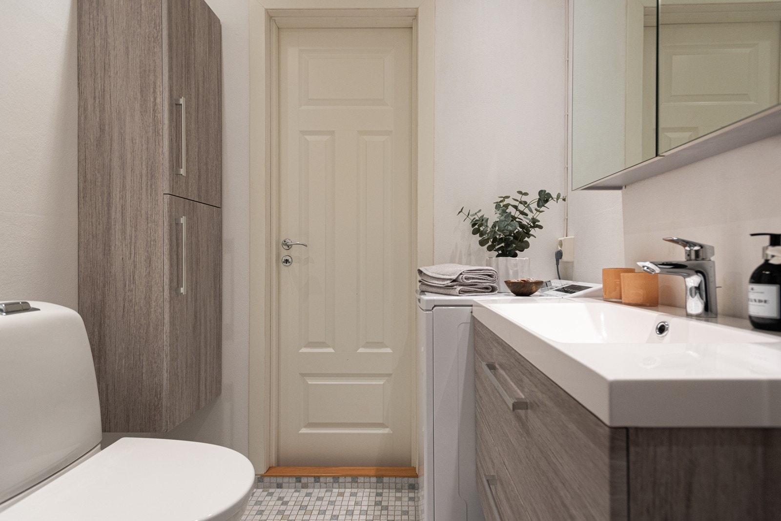 Praktisk og godt utnyttet bad Galleribilde