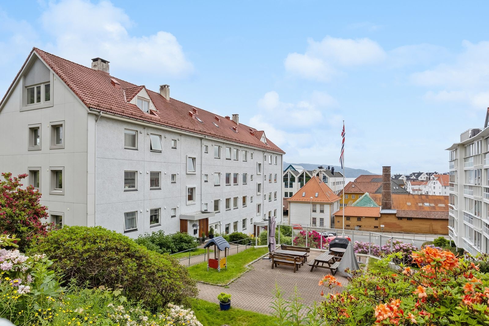 Sandviken Borettlag betår av 40 leiligheter i lavblokk fordelt på to blokker. Galleribilde