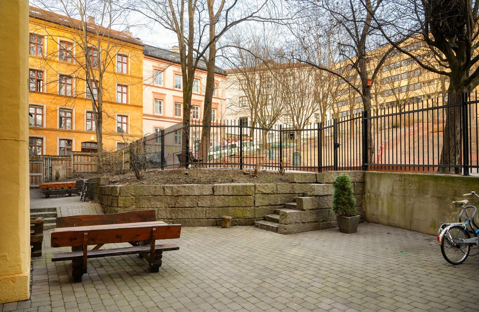 Pent opparbeidet felles bakgård. Galleribilde