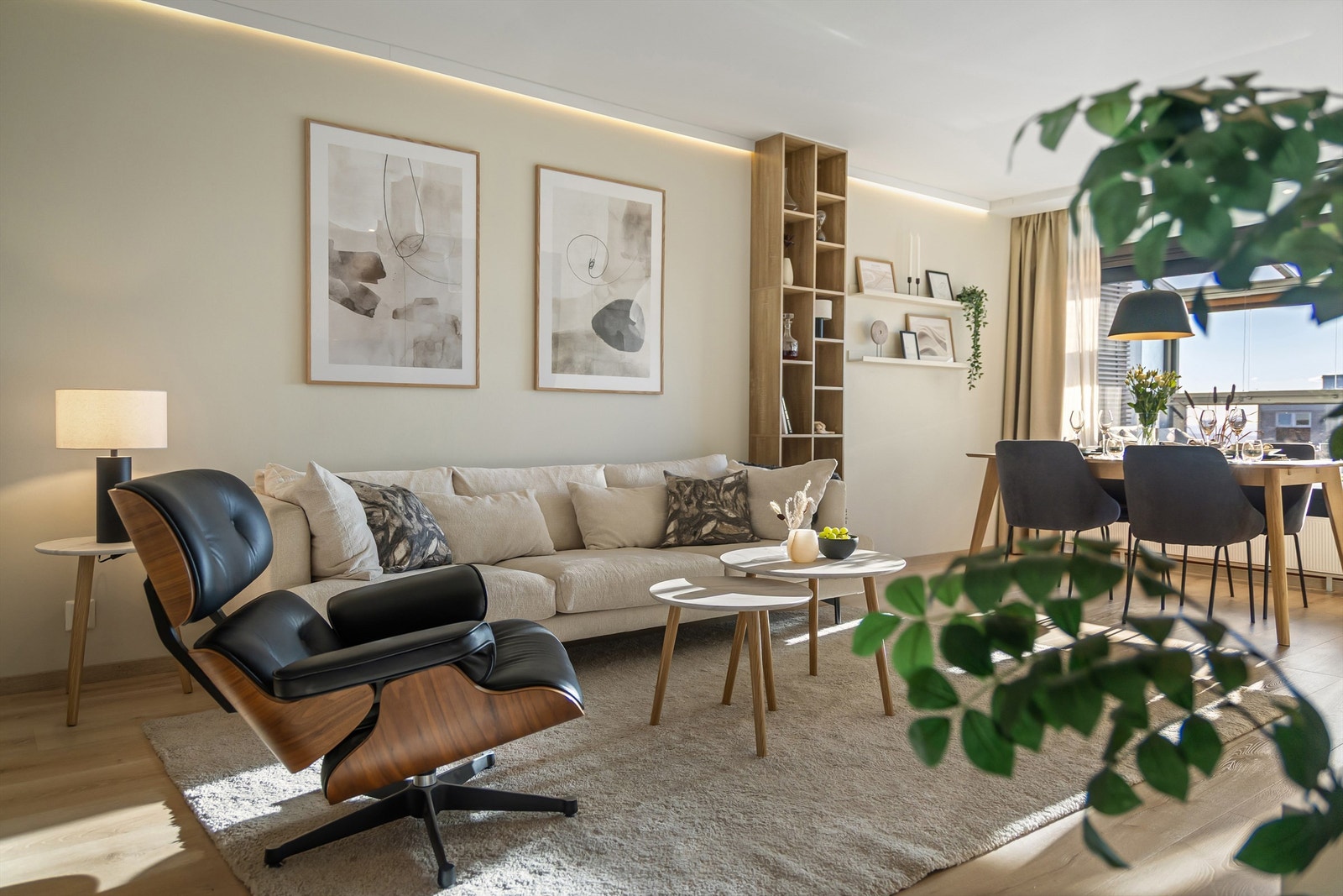 Hele boligen er pusset opp i perioden 2020 - 2024 og bærer preg av gode løsninger og fokus på kvalitet. Galleribilde