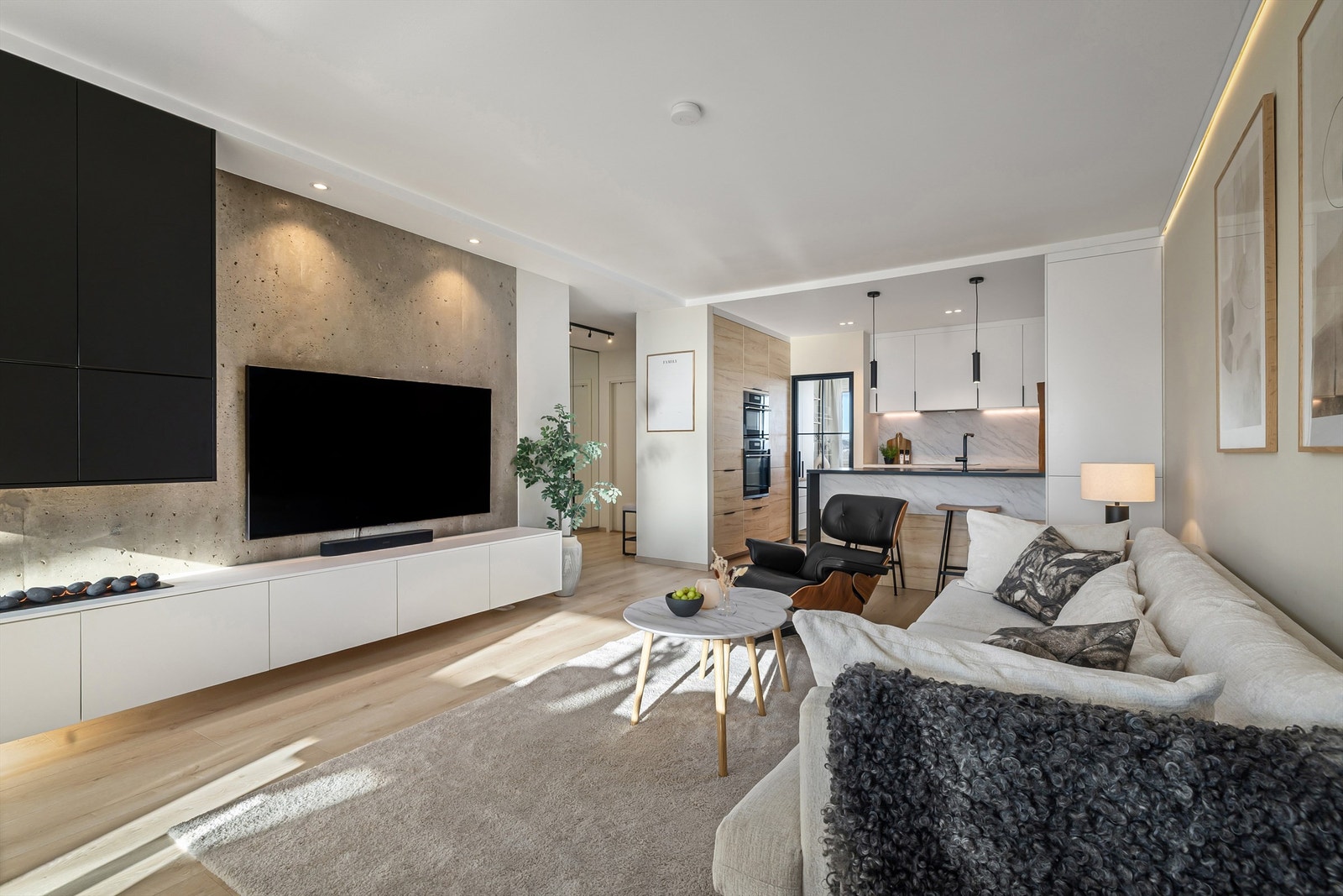 En av Linderuds fineste boliger? Legg merke til den lekre betongdetaljen på veggen. Galleribilde