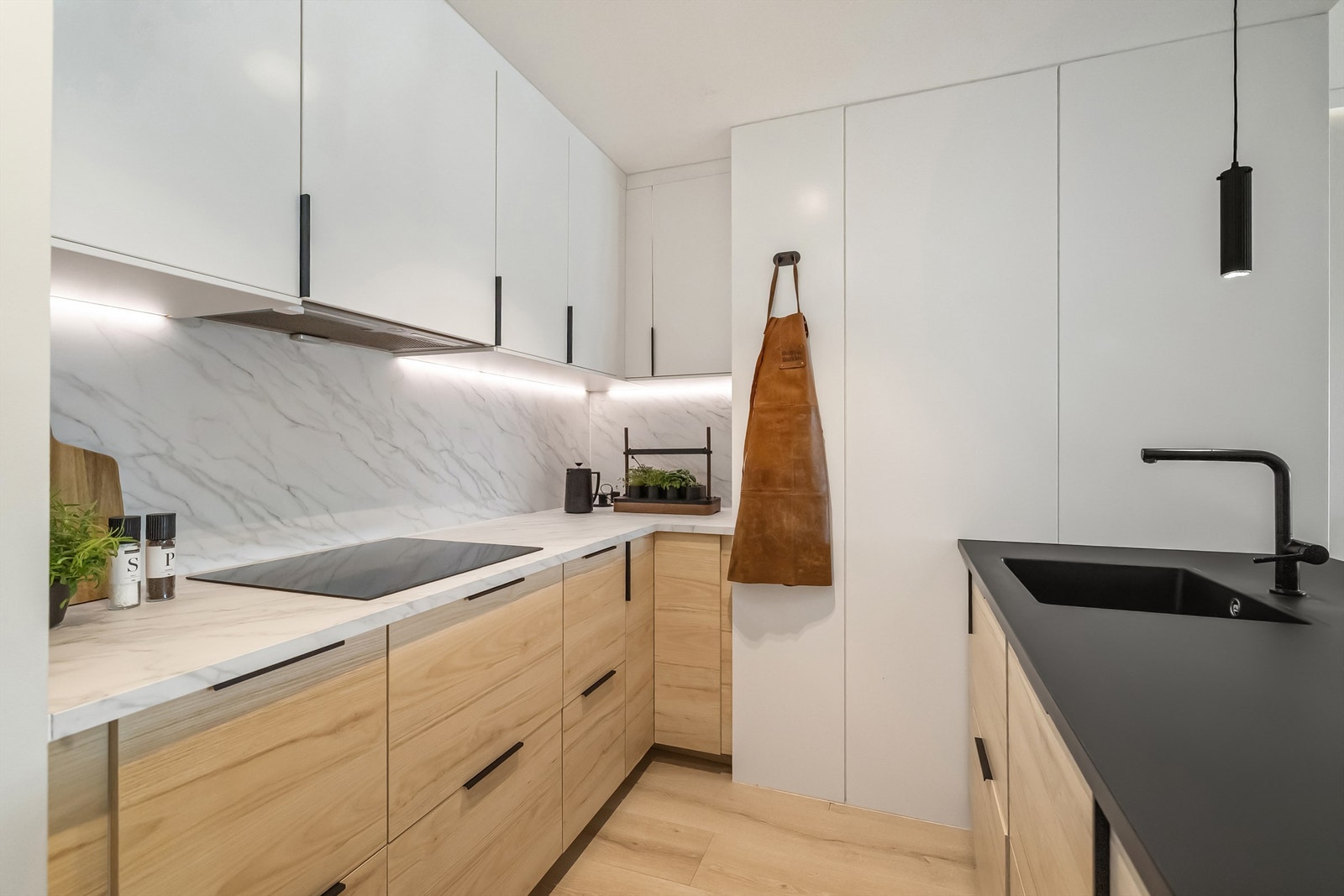 Hvitevarene er integrerte og medfølger. Galleribilde