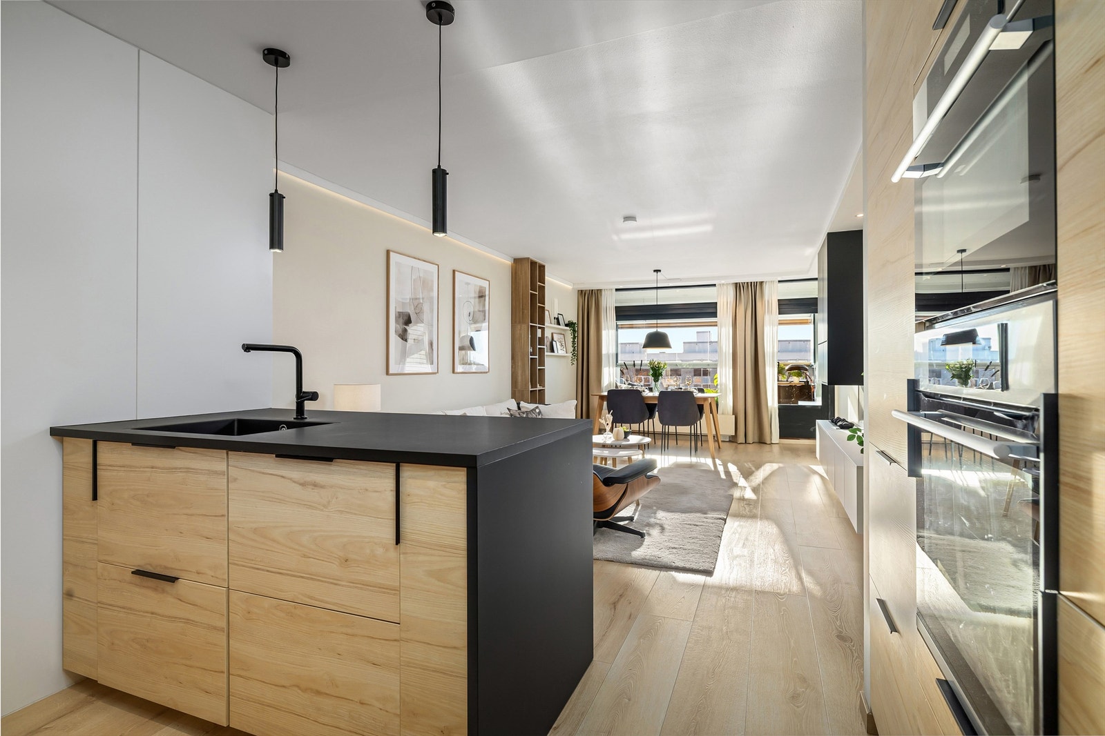 Det er montert komfyrvakt og lekkasjevarsler. Galleribilde