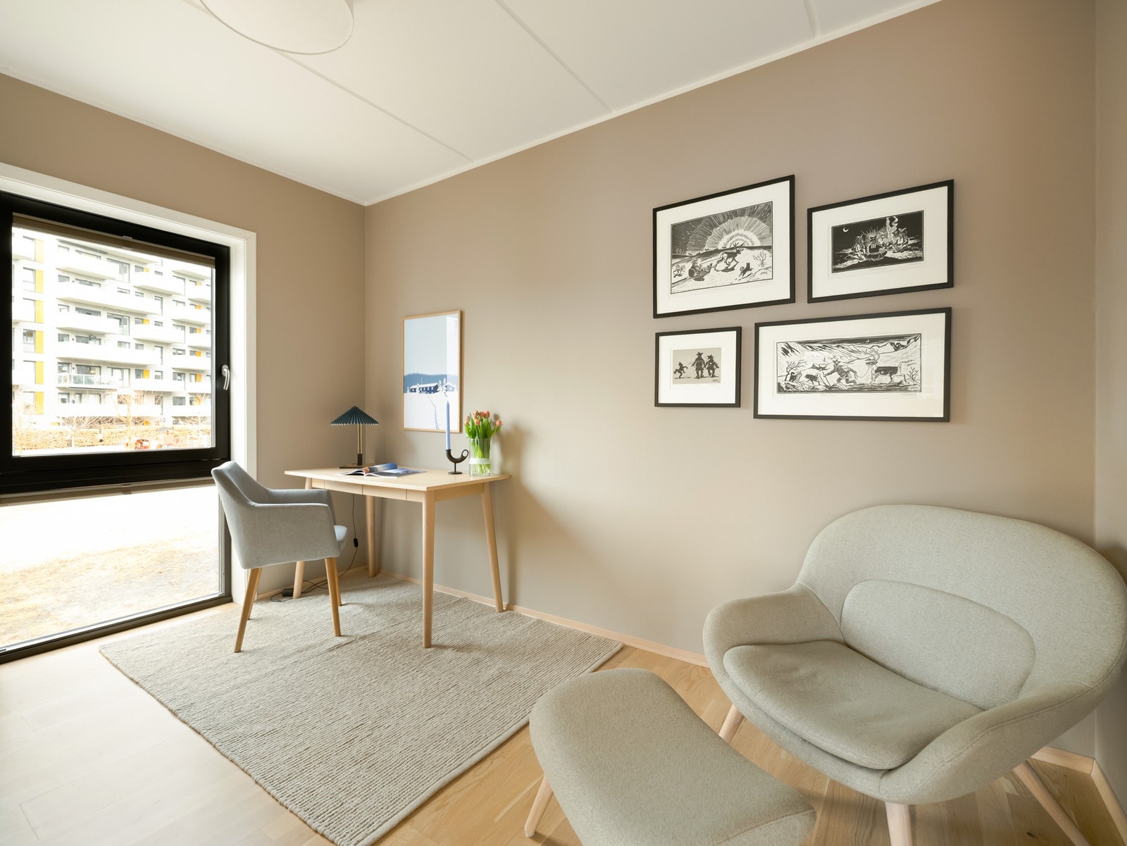 Dette rommet benyttes i dag som en hjemmekontor, men fungerer vel så godt som barnerom eller gjesterom. Galleribilde