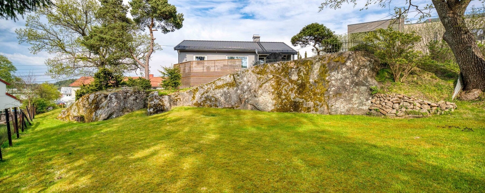 Renovert innholdsrik bolig med romslig solrik tomt Galleribilde