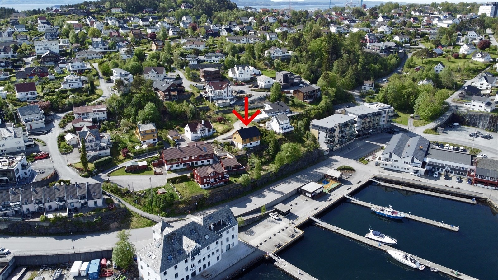 Oversiktsbilete over eigedommens plassering og Skotaberg. Det foreligger solkart i salsoppgåva Galleribilde
