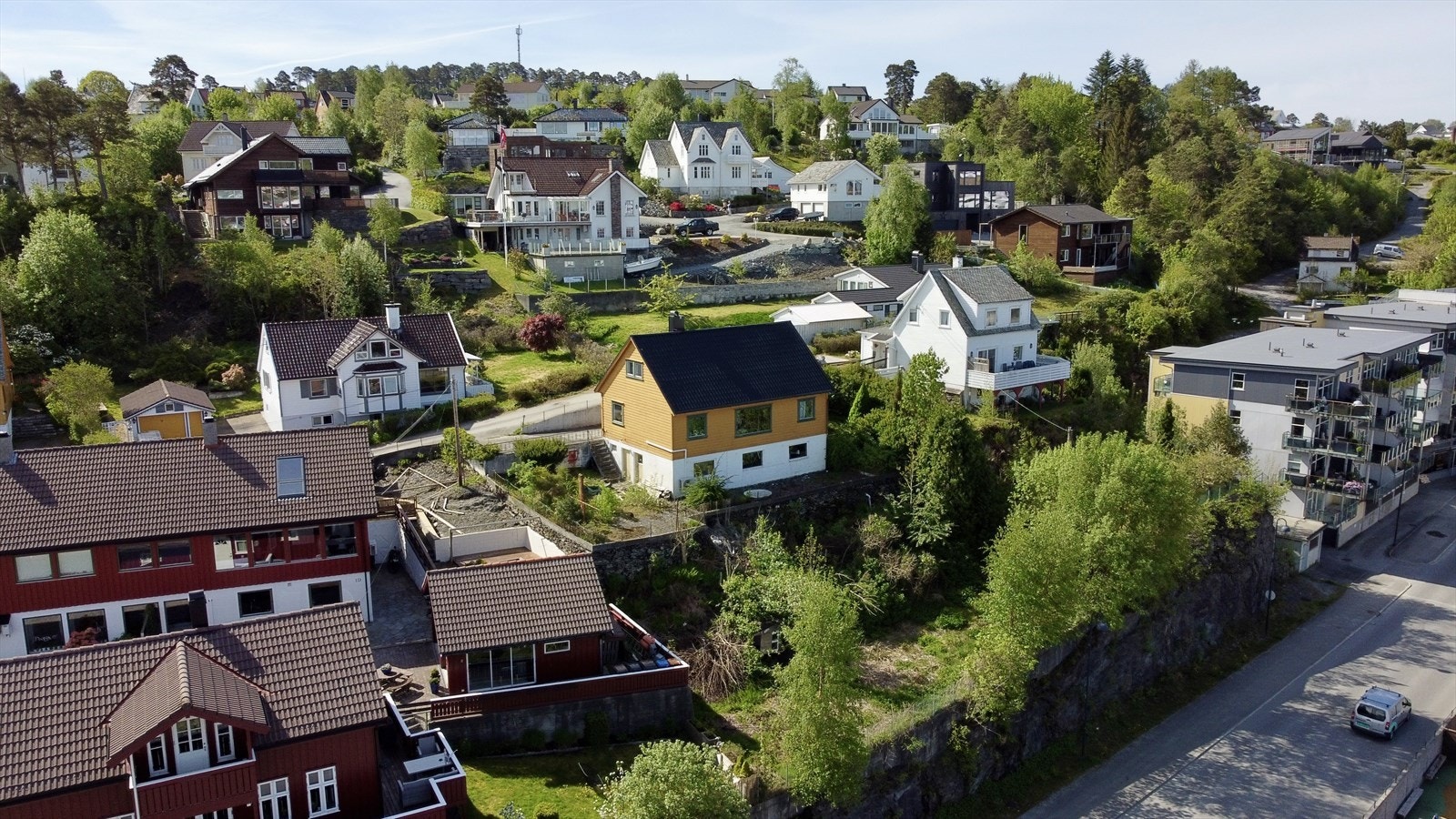 Dronebilete i framkant av eigedommen. Galleribilde
