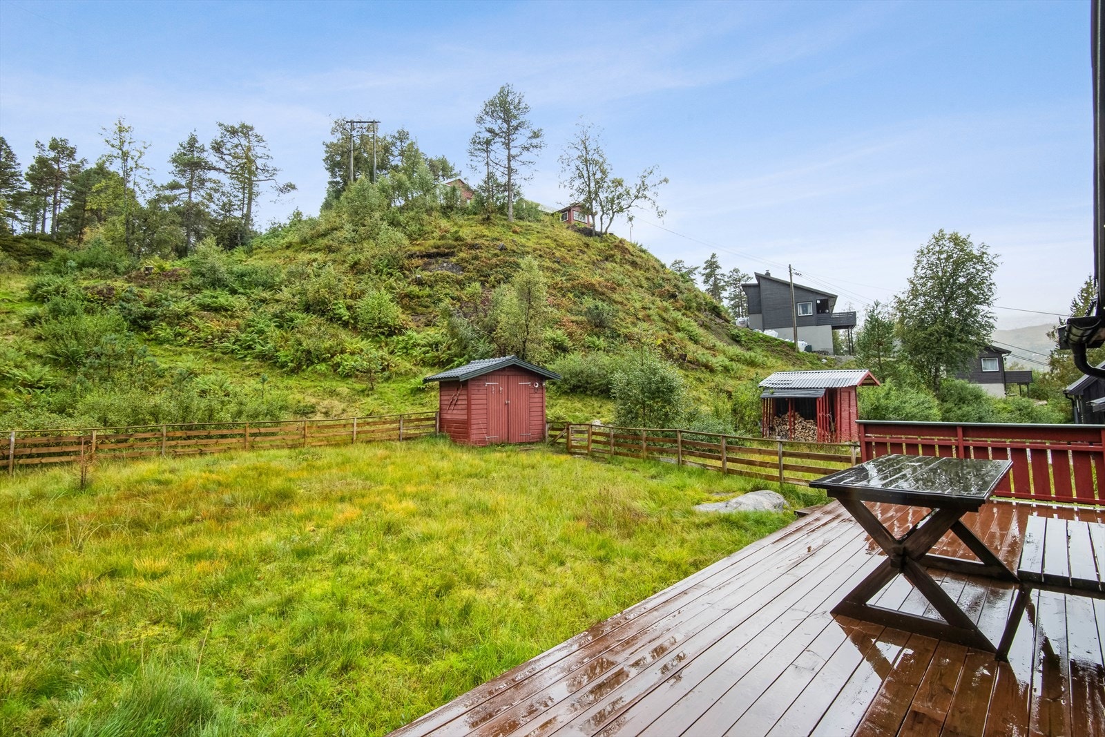 Fin eiendom og stor terrasse. Galleribilde