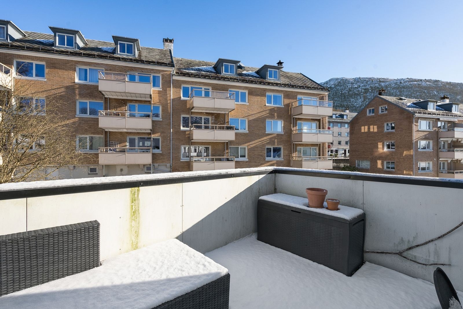 Fra stuen er det utgang til balkong Galleribilde