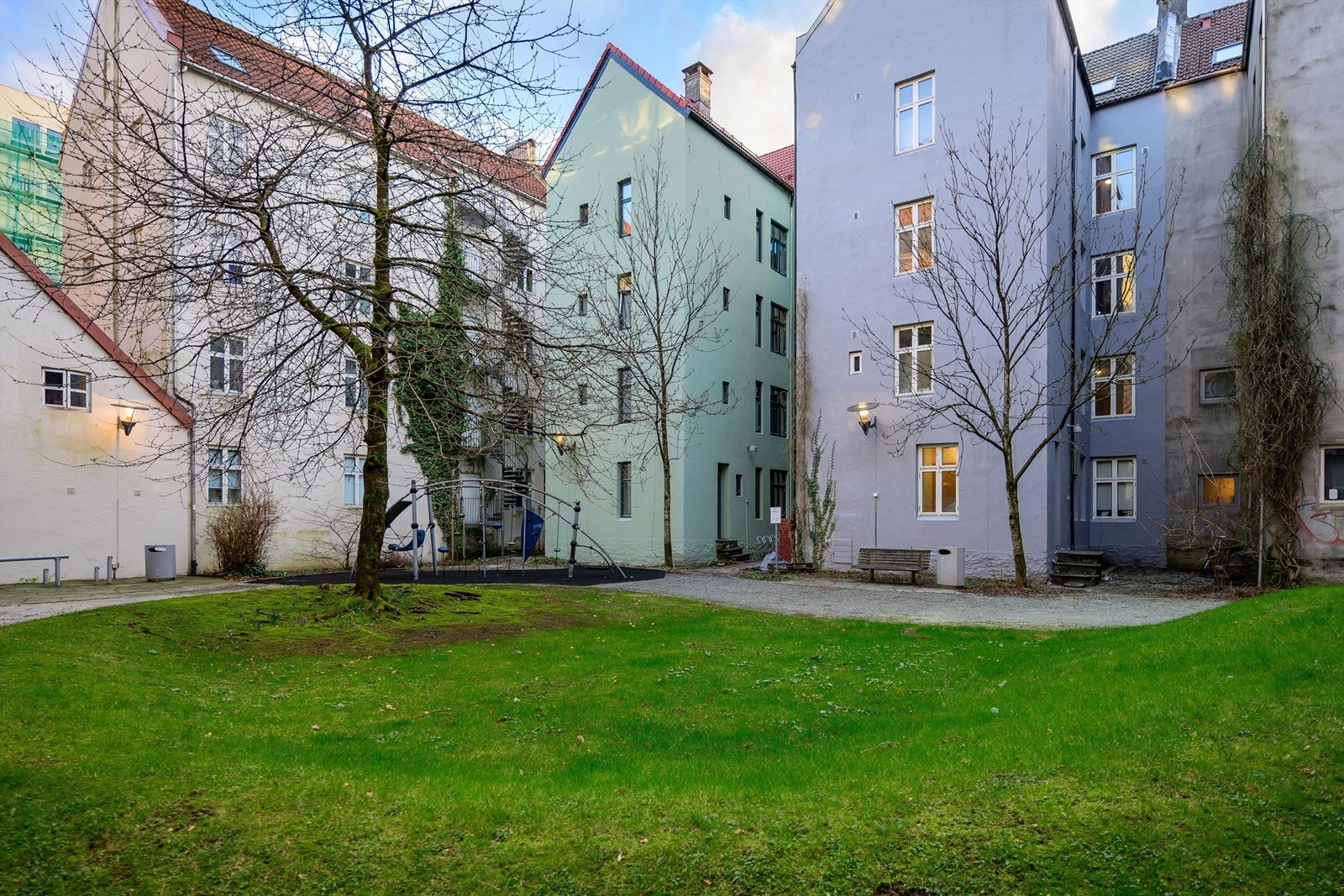 Felles bakgård som kan benyttes fritt av beboerne. Galleribilde