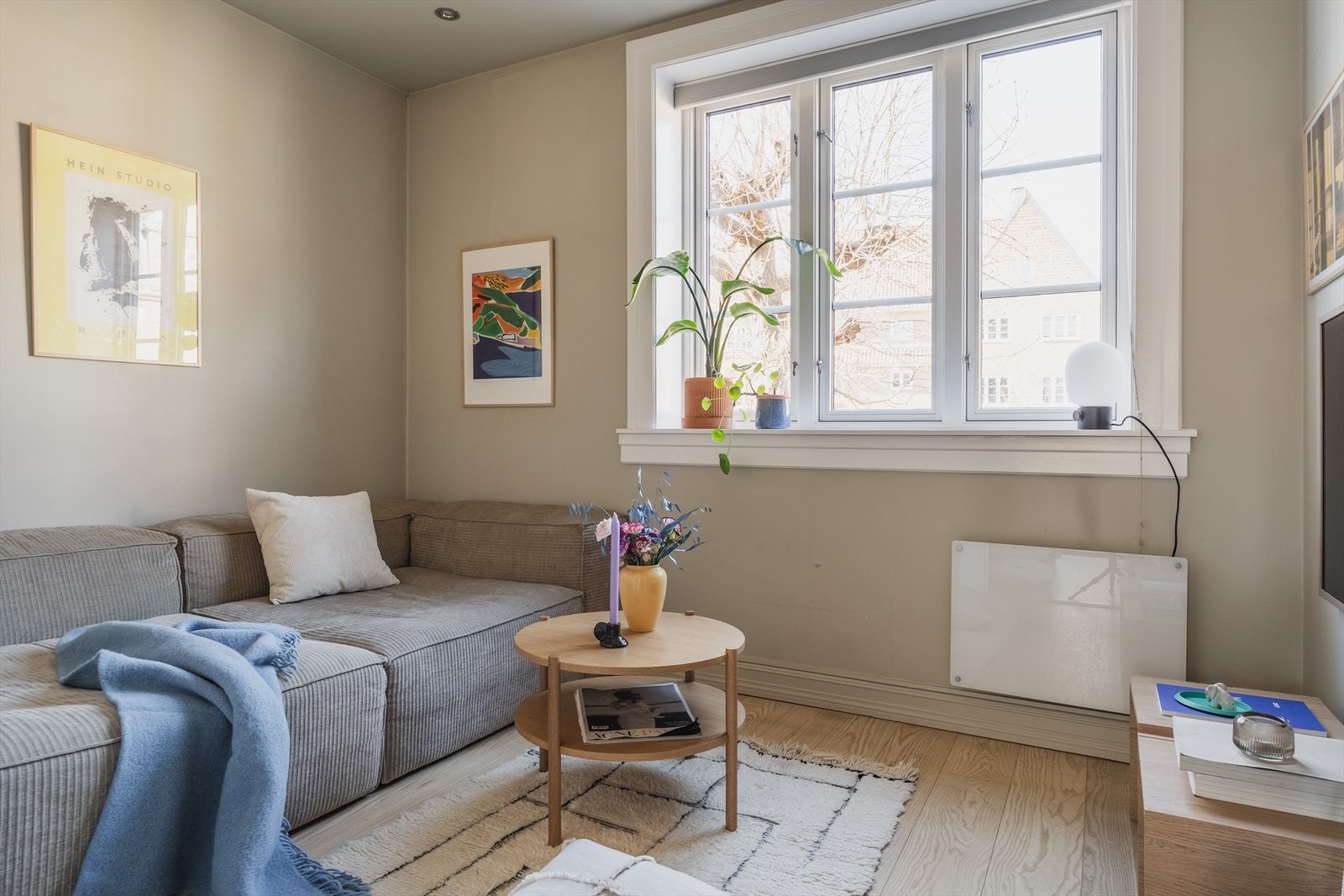 TV-stue/ soverom mot indre gård Galleribilde