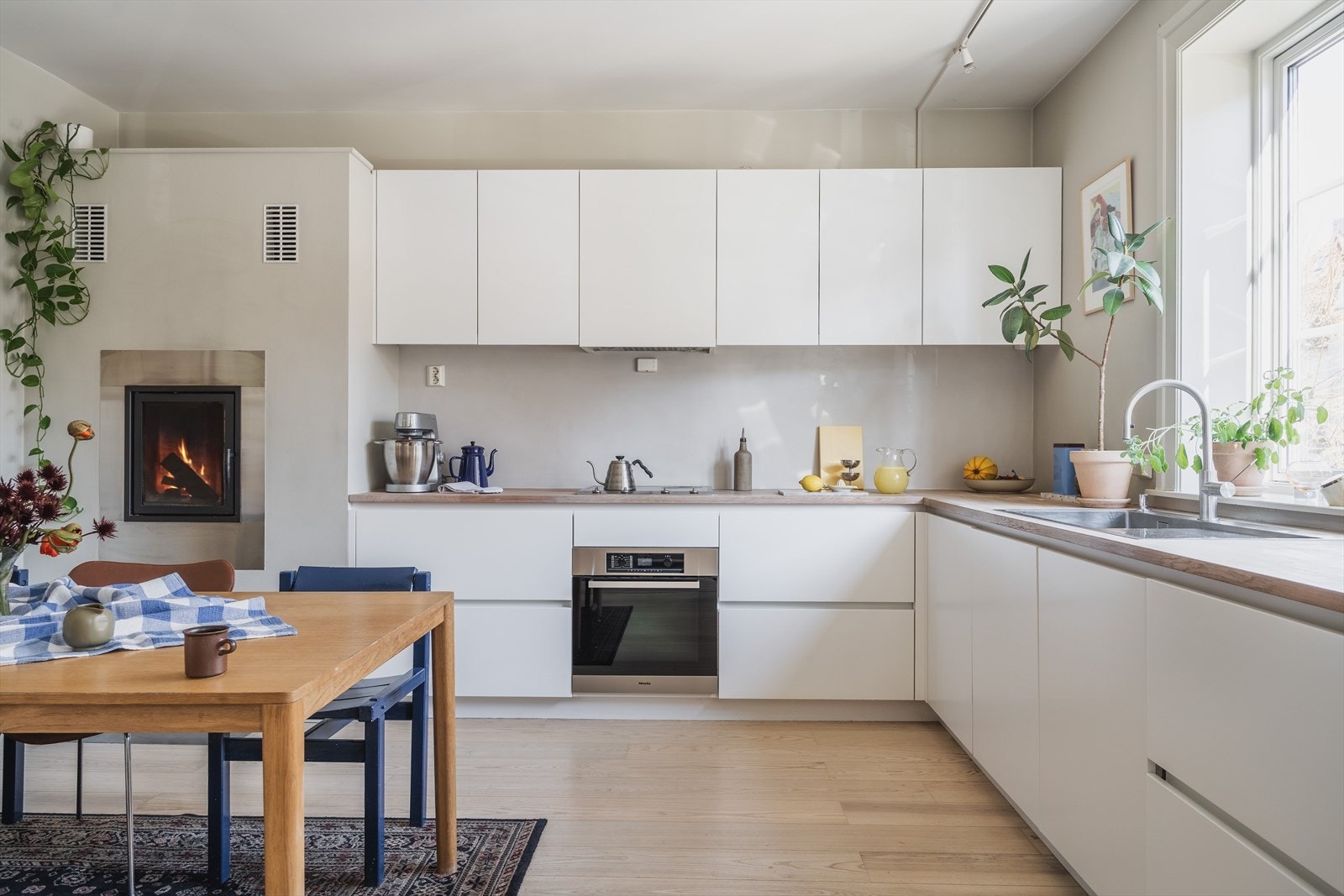 Peisen gir en varm og hyggelig stemning på kalde kvelder Galleribilde