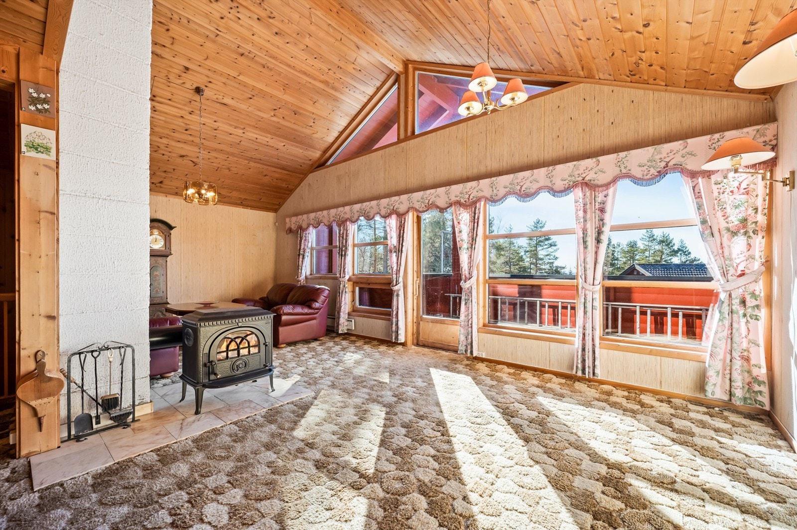 Dette er en oppussingsklar kjedet enebolig med en meget barnevennlig beliggenhet nær marka. Galleribilde