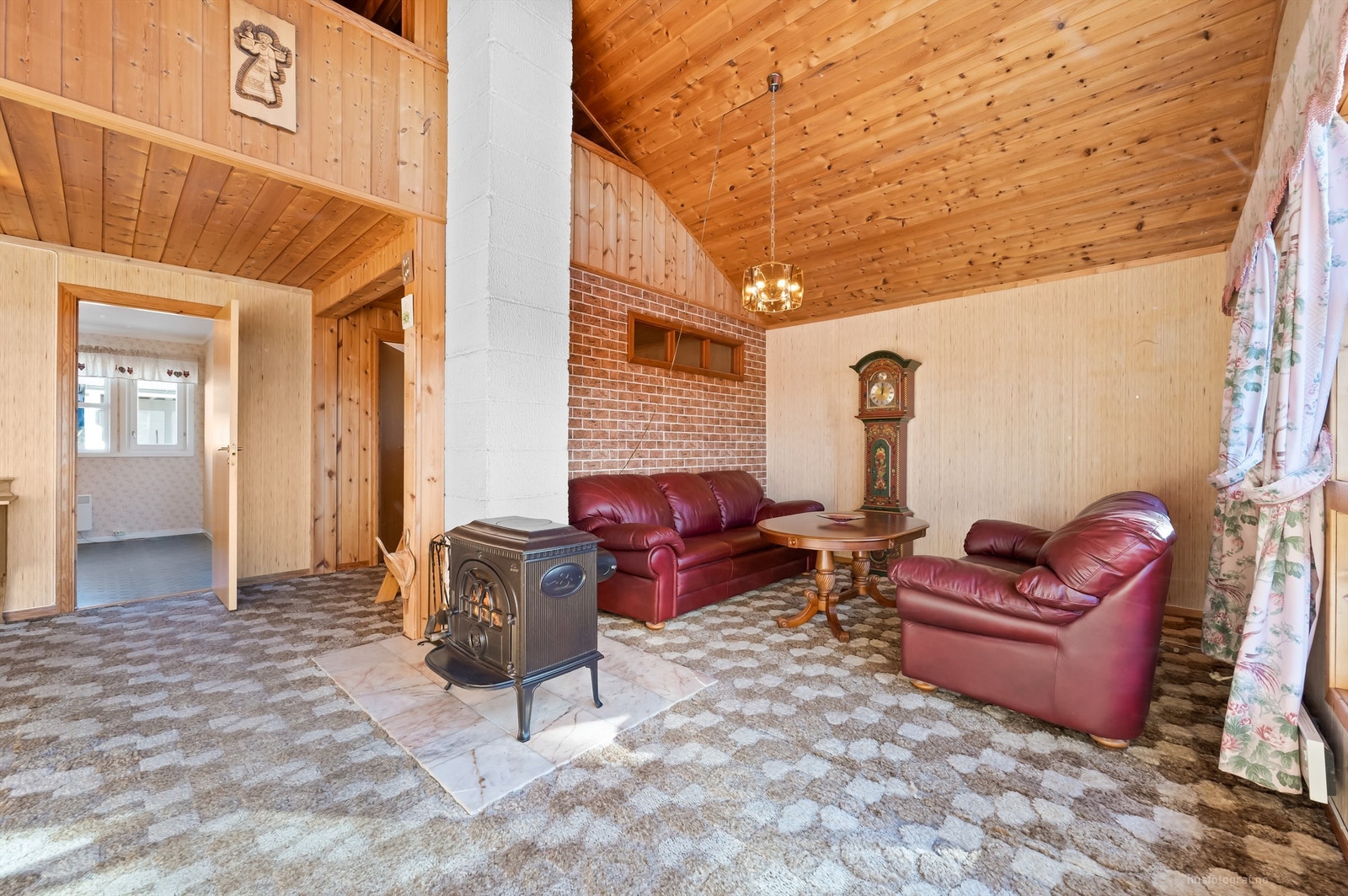 Vedovn i stuen. Galleribilde