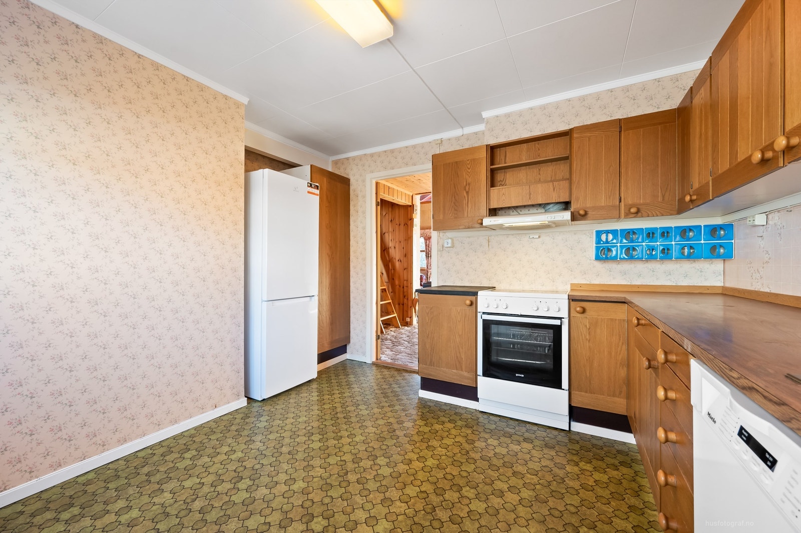 Hvitevarene på kjøkkenet medfølger handelen. Galleribilde