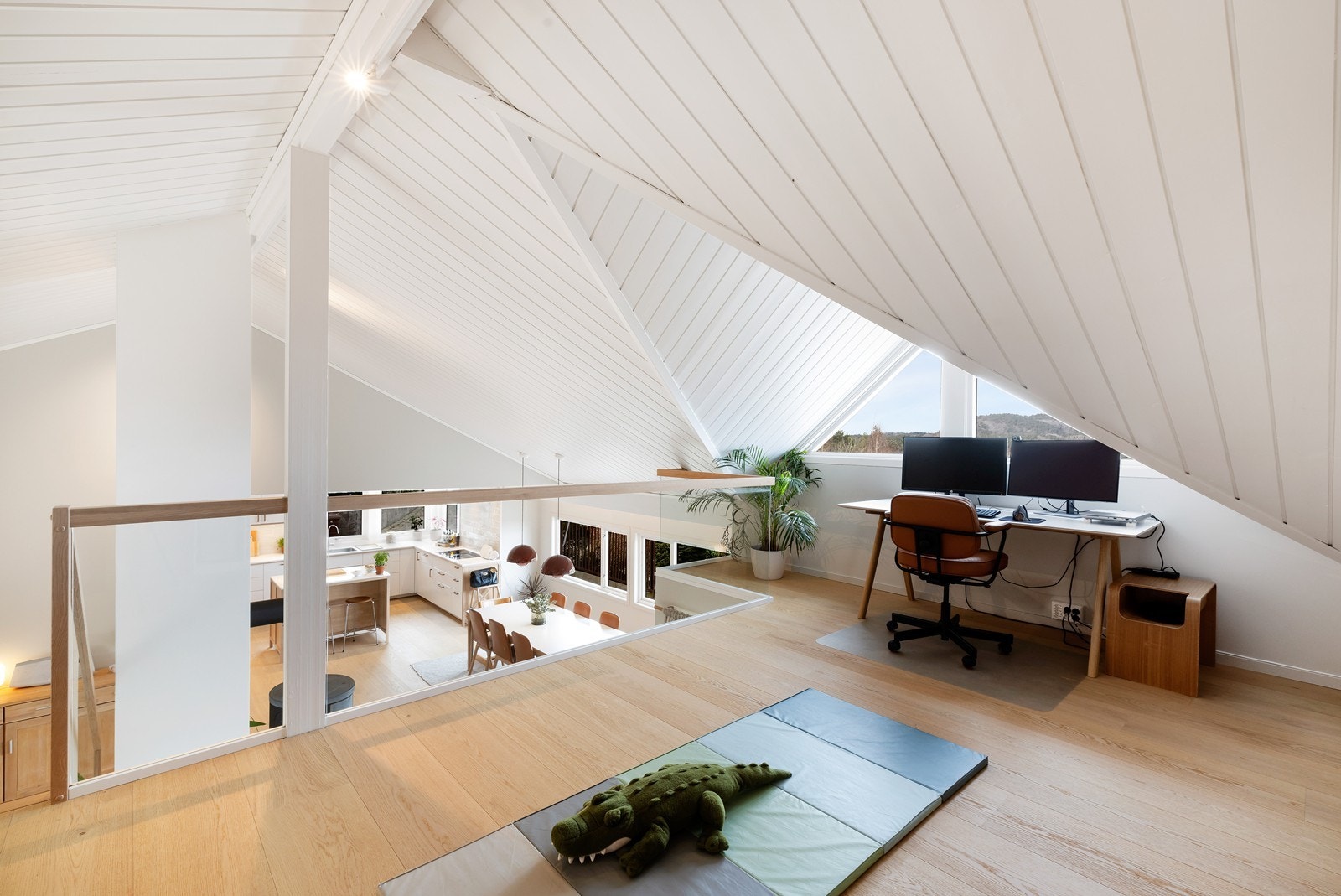 Loftsetasje med loftsbod / lagringsloft innforbi. Galleribilde