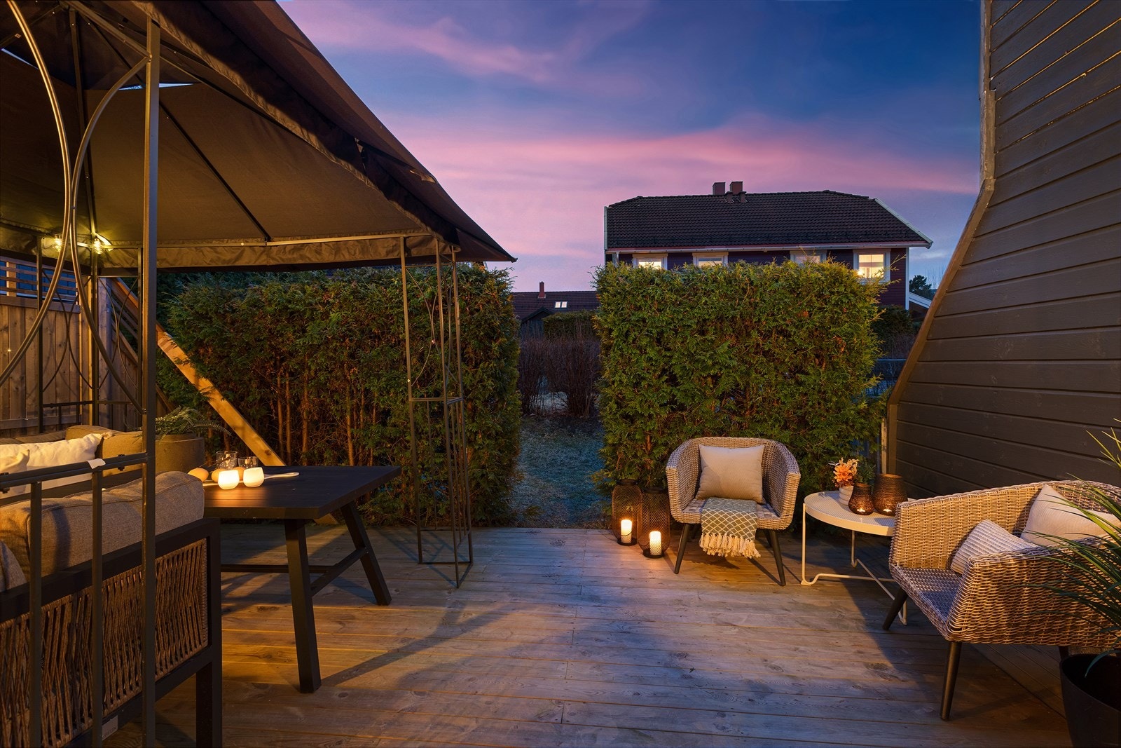 Med smarte løsninger og flotte uteområder er dette et hjem som gir både komfort og trivsel i hverdagen. Galleribilde