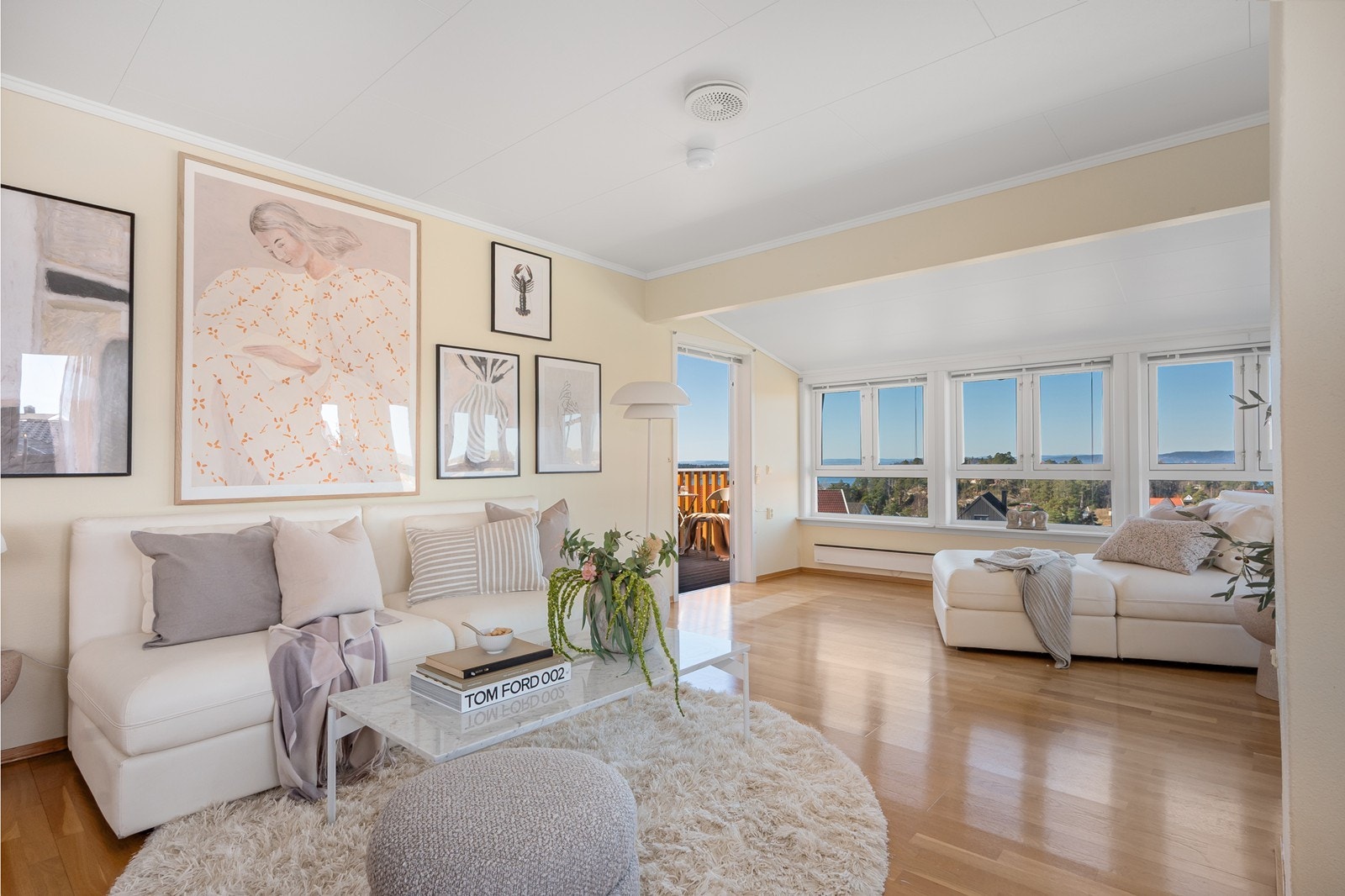 Fra stuen er det utgang til en vestvendt veranda på 13 kvm. Galleribilde