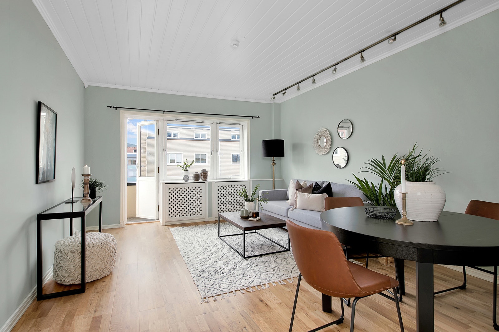 Store vindusflater bidrar til gode lysforhold Galleribilde