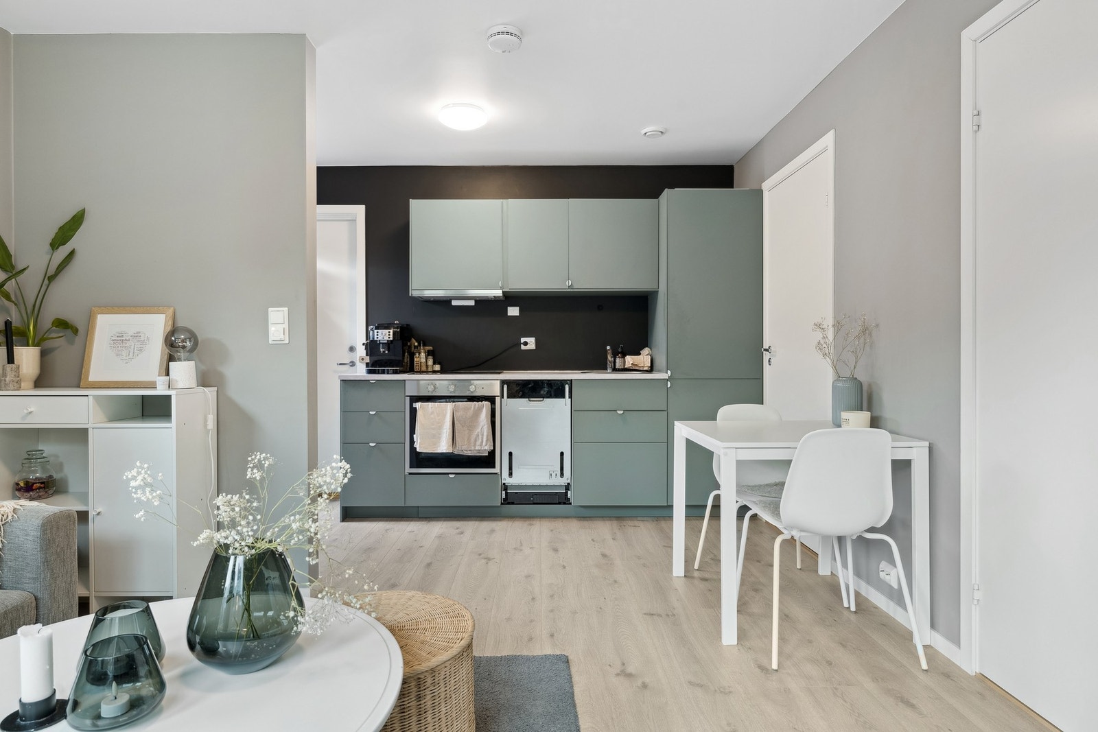 Praktikantdelen er utleid for kr 10.000,- pr. mnd. (OBS: Selger har ny front til oppvaskmaskin) Galleribilde