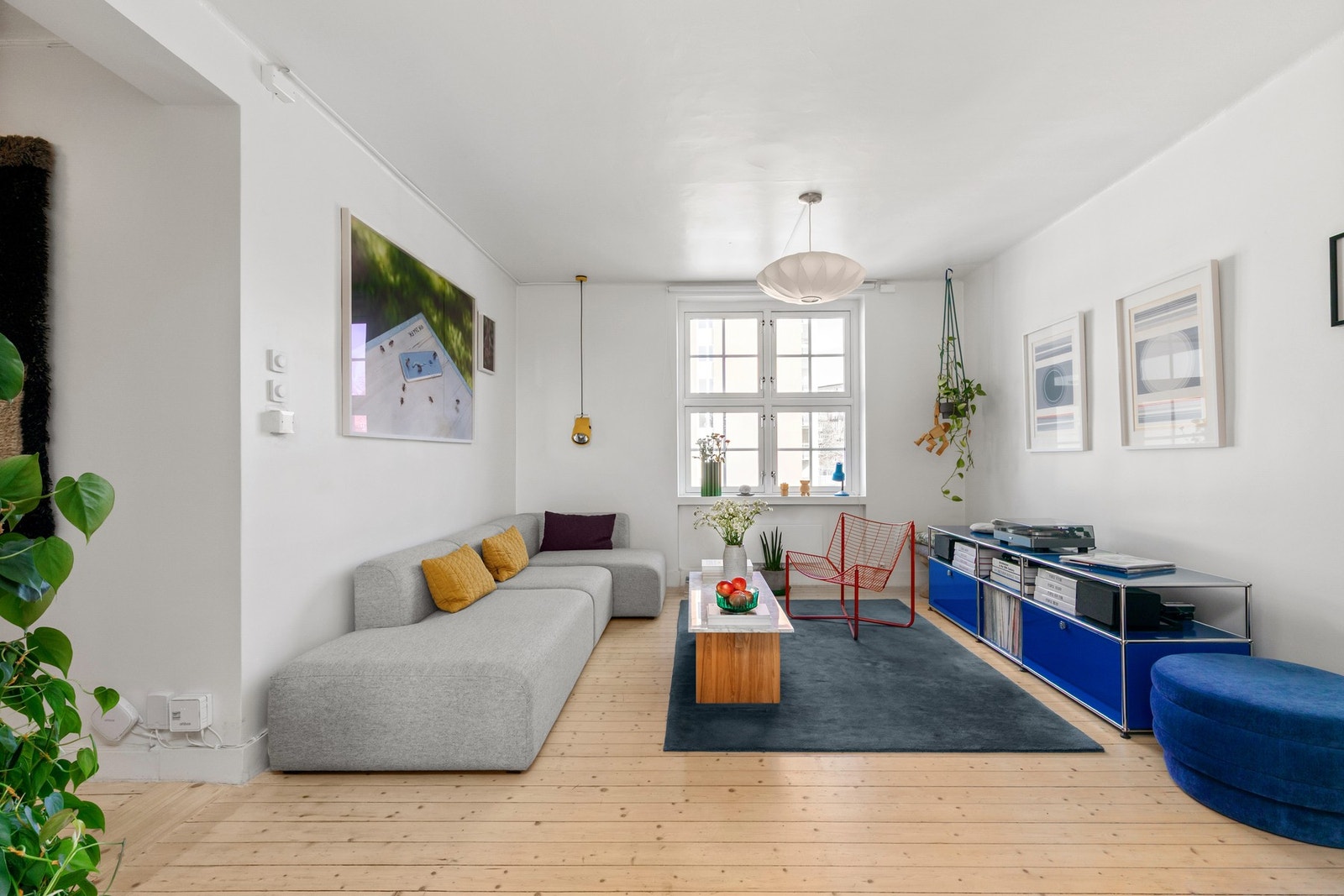 Klassisk, gjennomgående og påkostet 3-roms leilighet, beliggende stille og tilbaketrukket til på idylliske Rosenhoff. Galleribilde