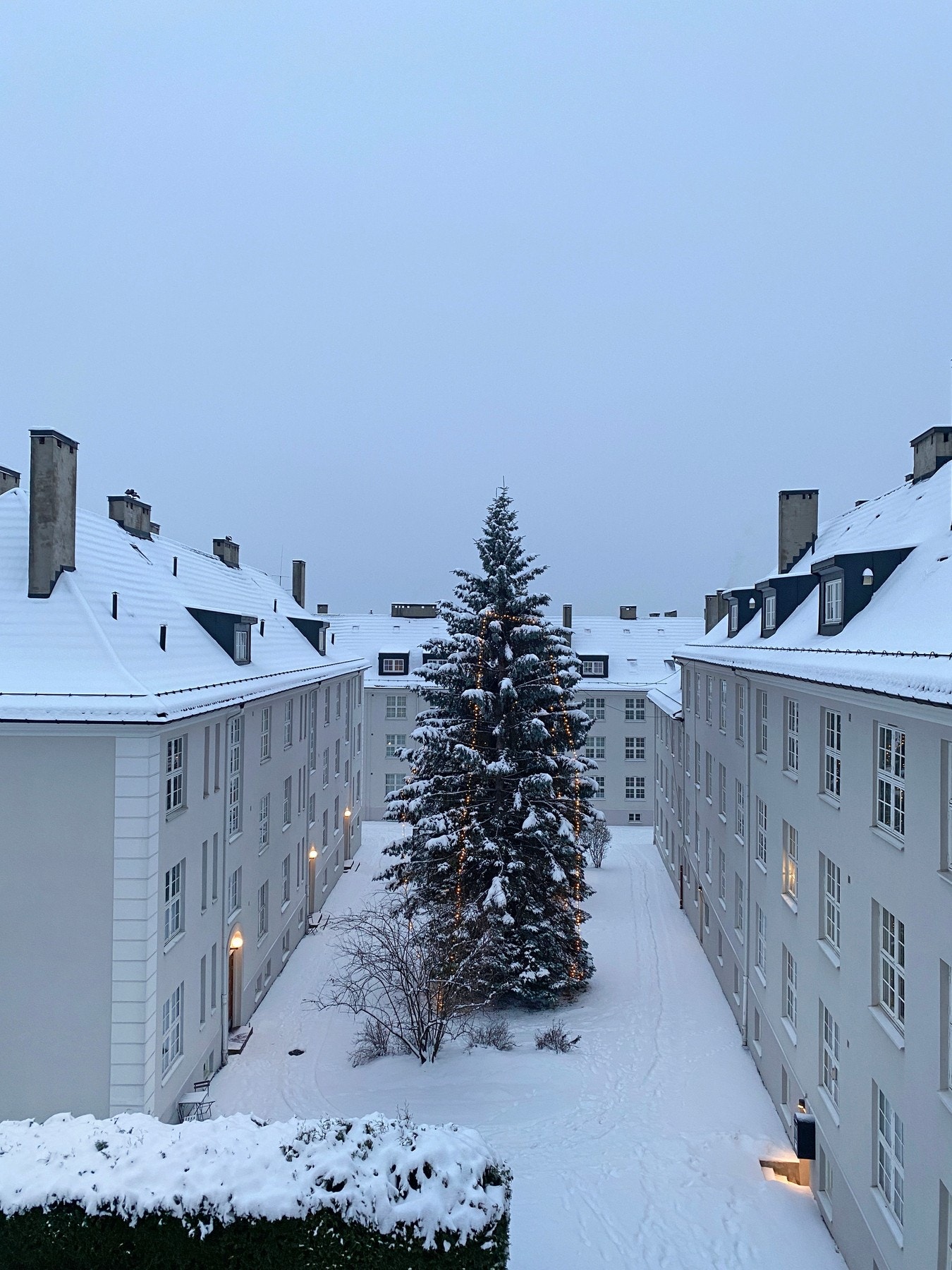 Selv på vinteren er det idyllisk utsikt fra soveromsvinduet - selgers bilde. Galleribilde